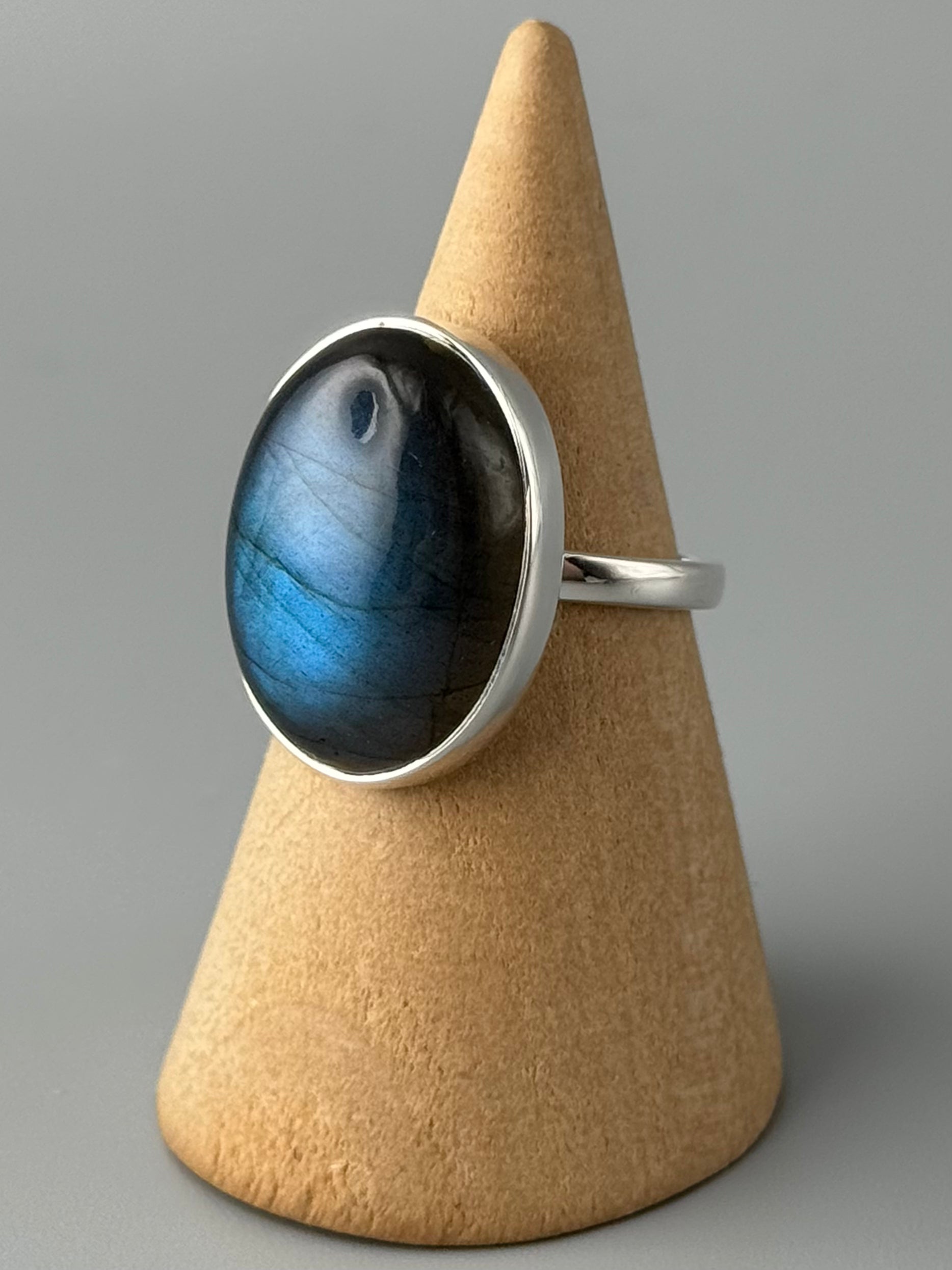 •LABRADORITE - OVAL - 2• simple band silver ring (size 7)