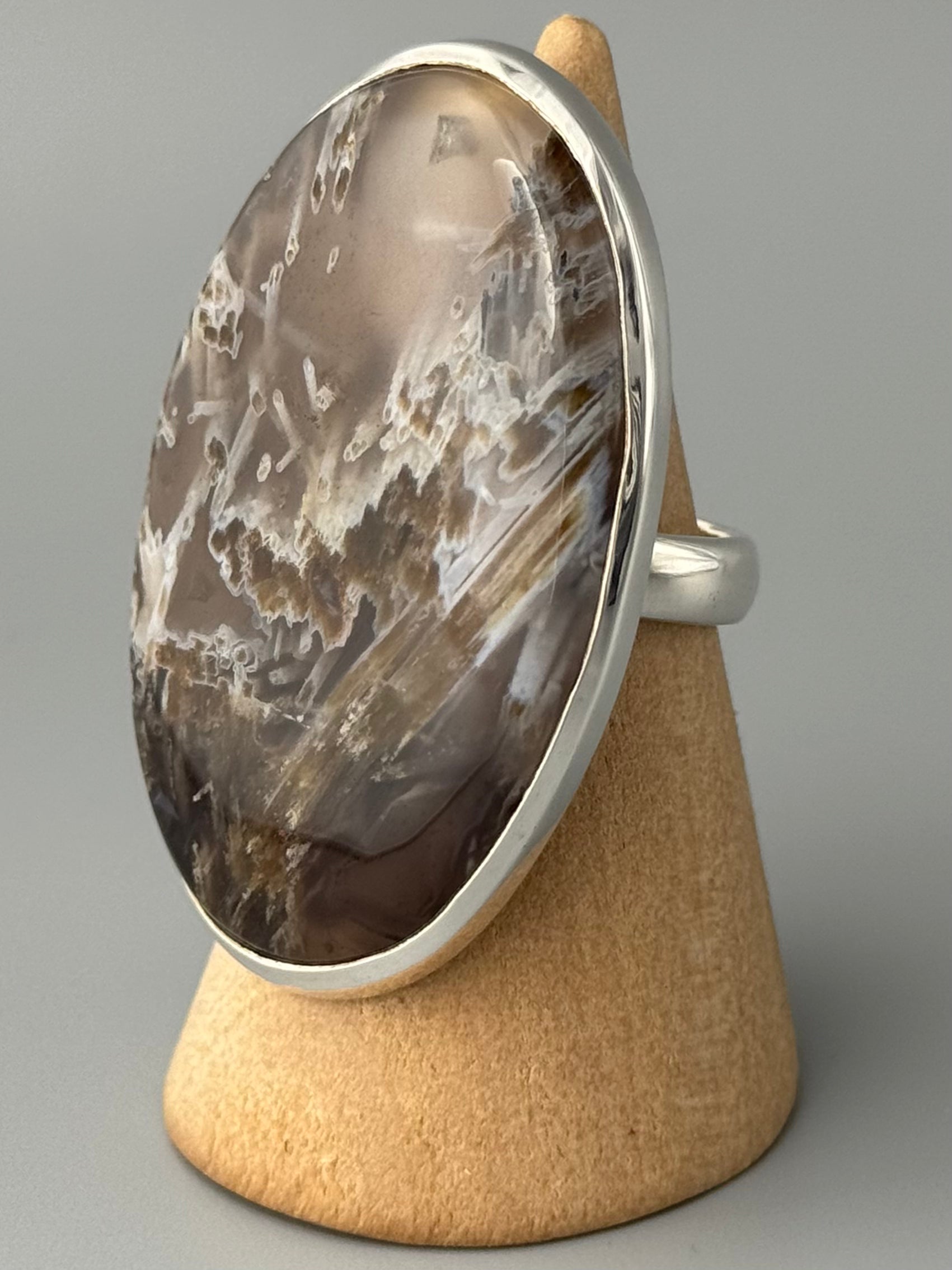•STICK AGATE - OVAL• simple bezel silver ring (size 7)