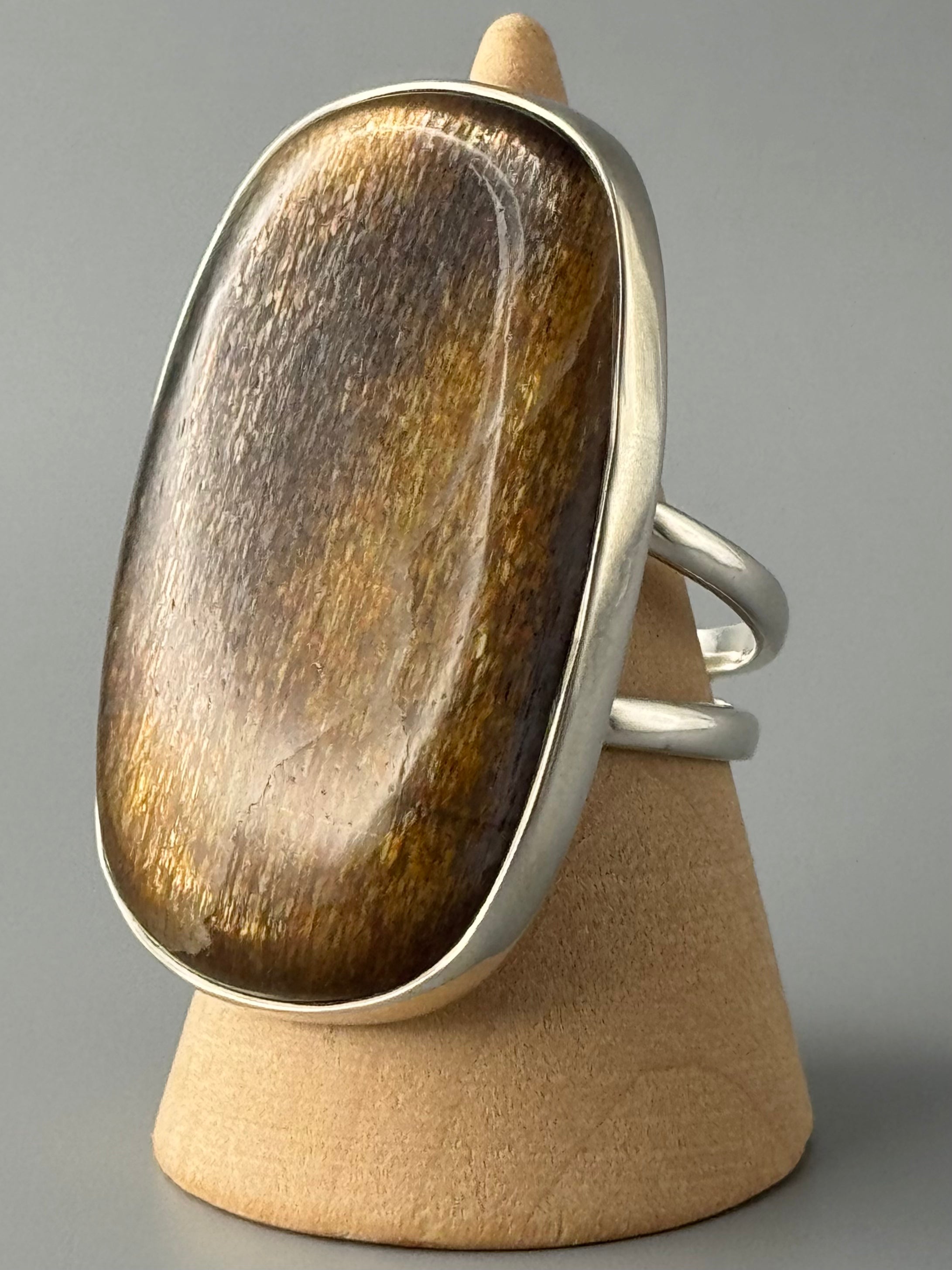 •SUN/MOONSTONE - SOFT RECTANGLE• split band silver ring (size 10)