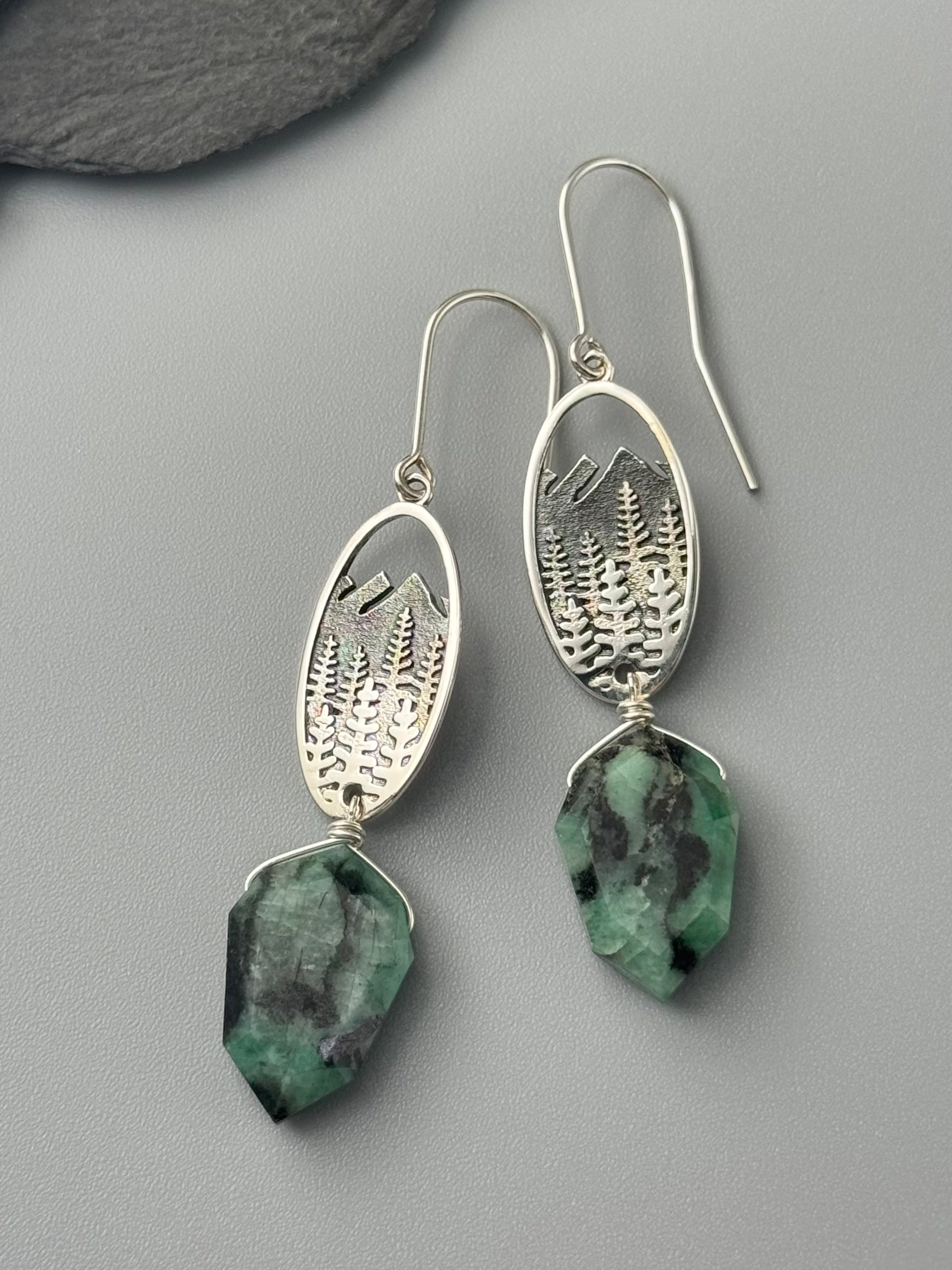 •BLUE RIDGE• emerald + silver dangle earrings