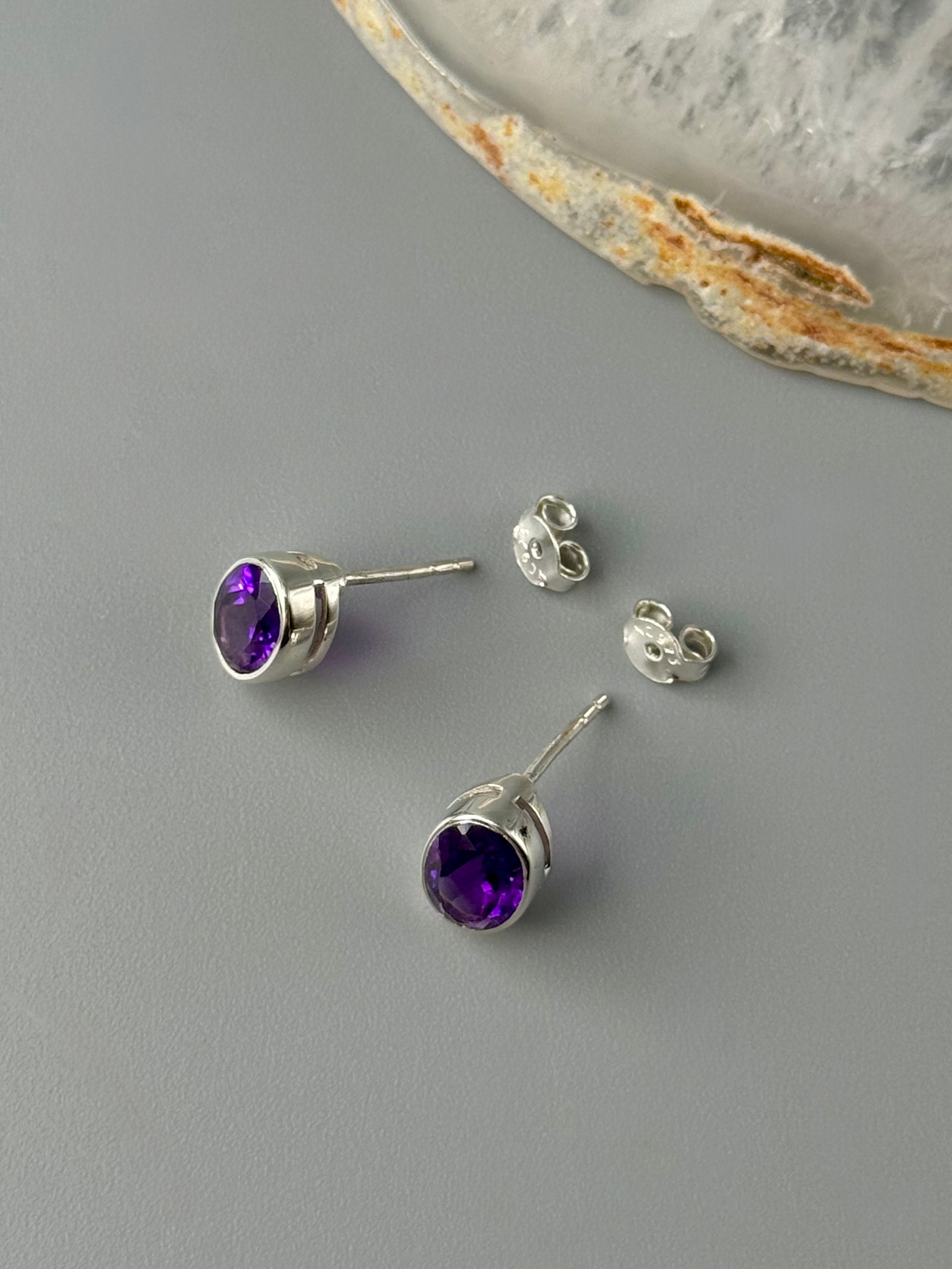 •FACETED AMETHYST - LIL' OVAL• silver bezel set stud earrings