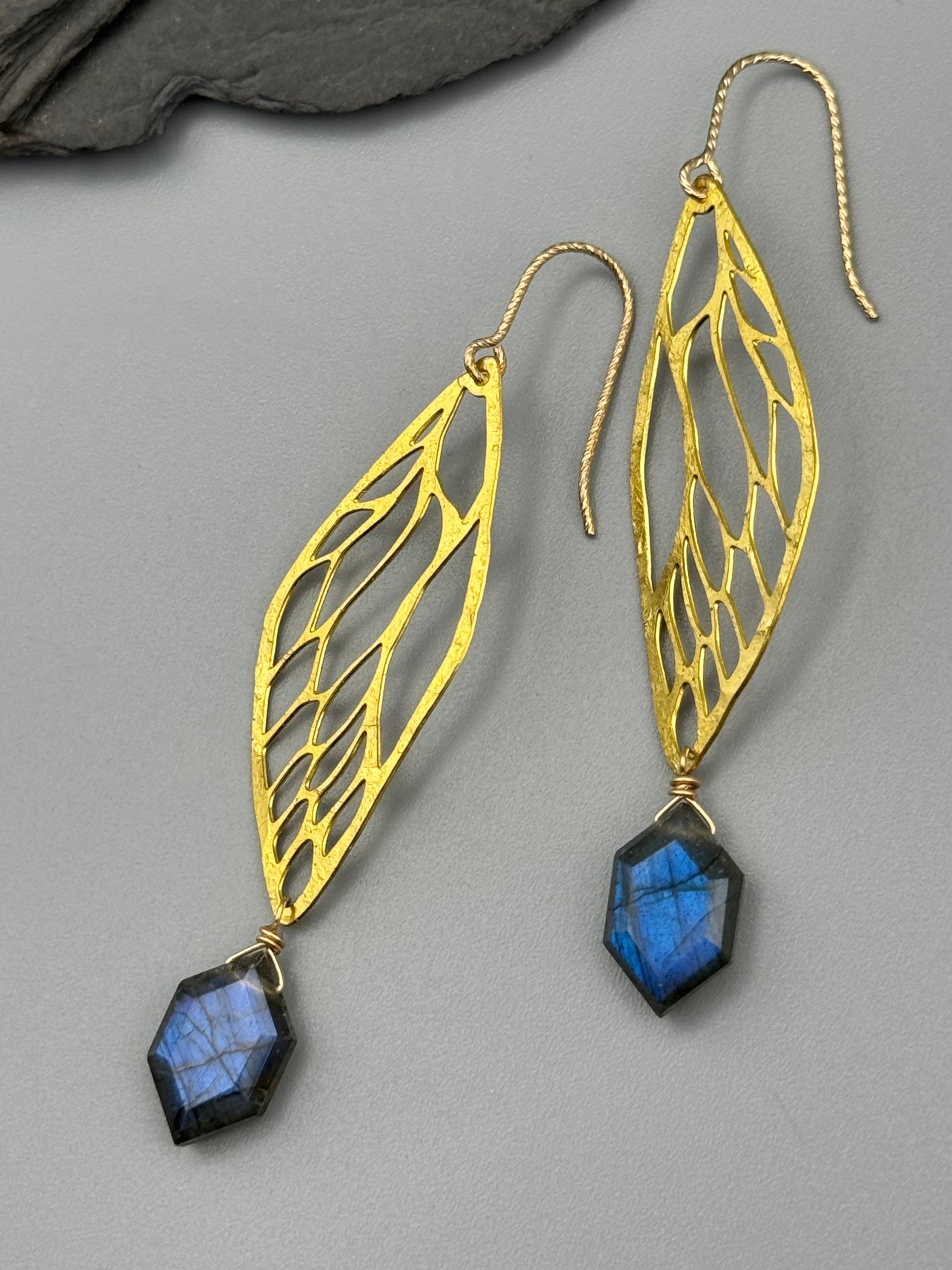 •LIL' METAMORPH• labradorite + gold earrings