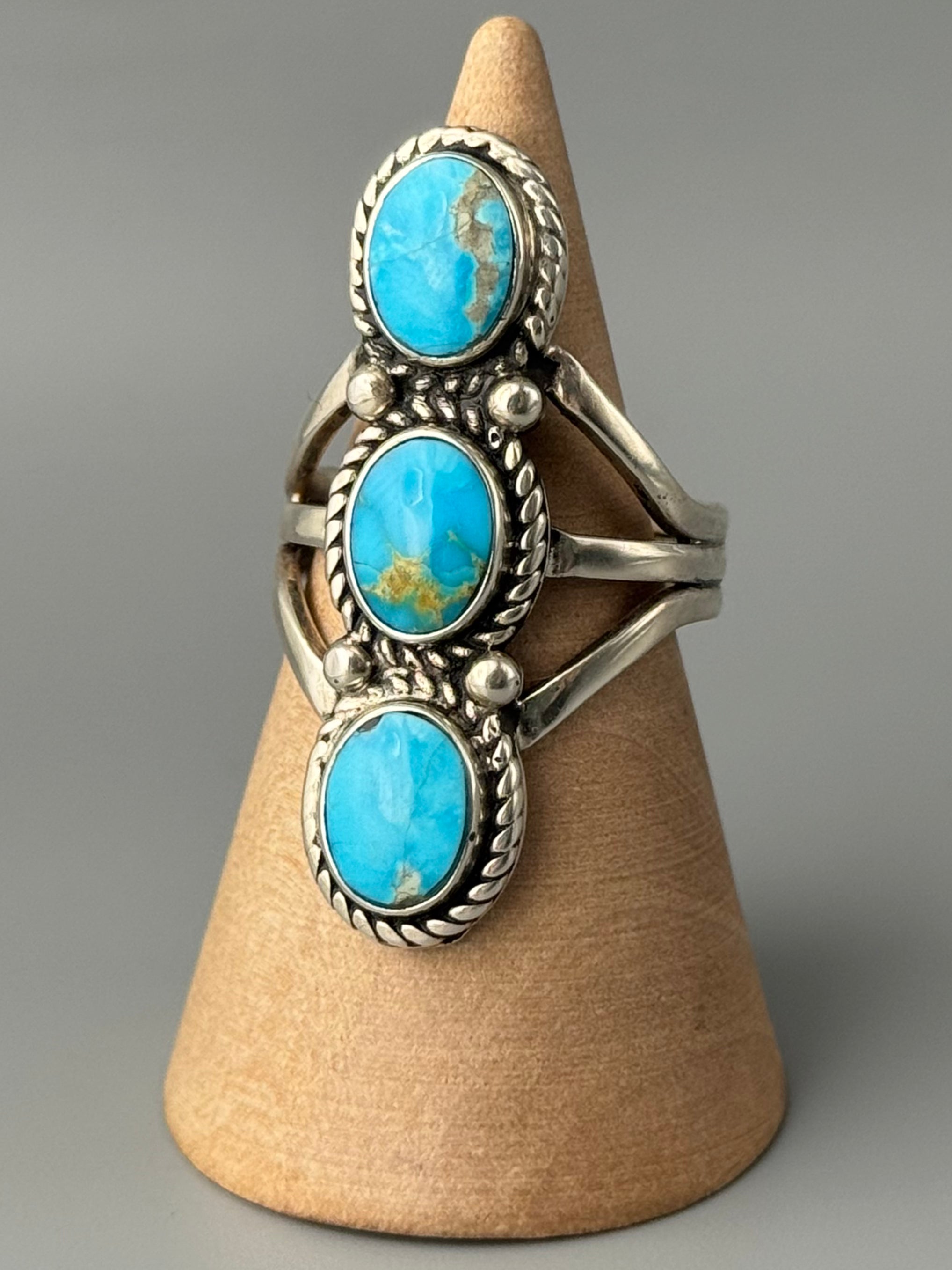 •BLUE RIDGE NEVADA TURQUOISE - TÁÁ• Navajo silver ring (size 7.75)