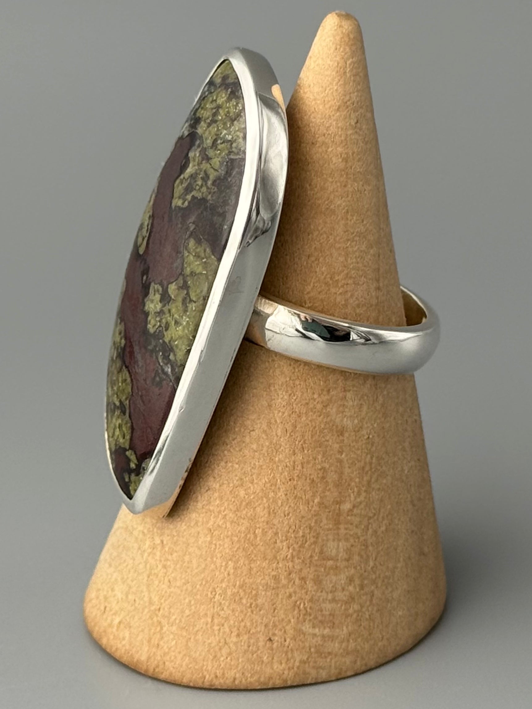 •DRAGON'S BLOOD JASPER - POD• simple bezel silver ring (size 7)