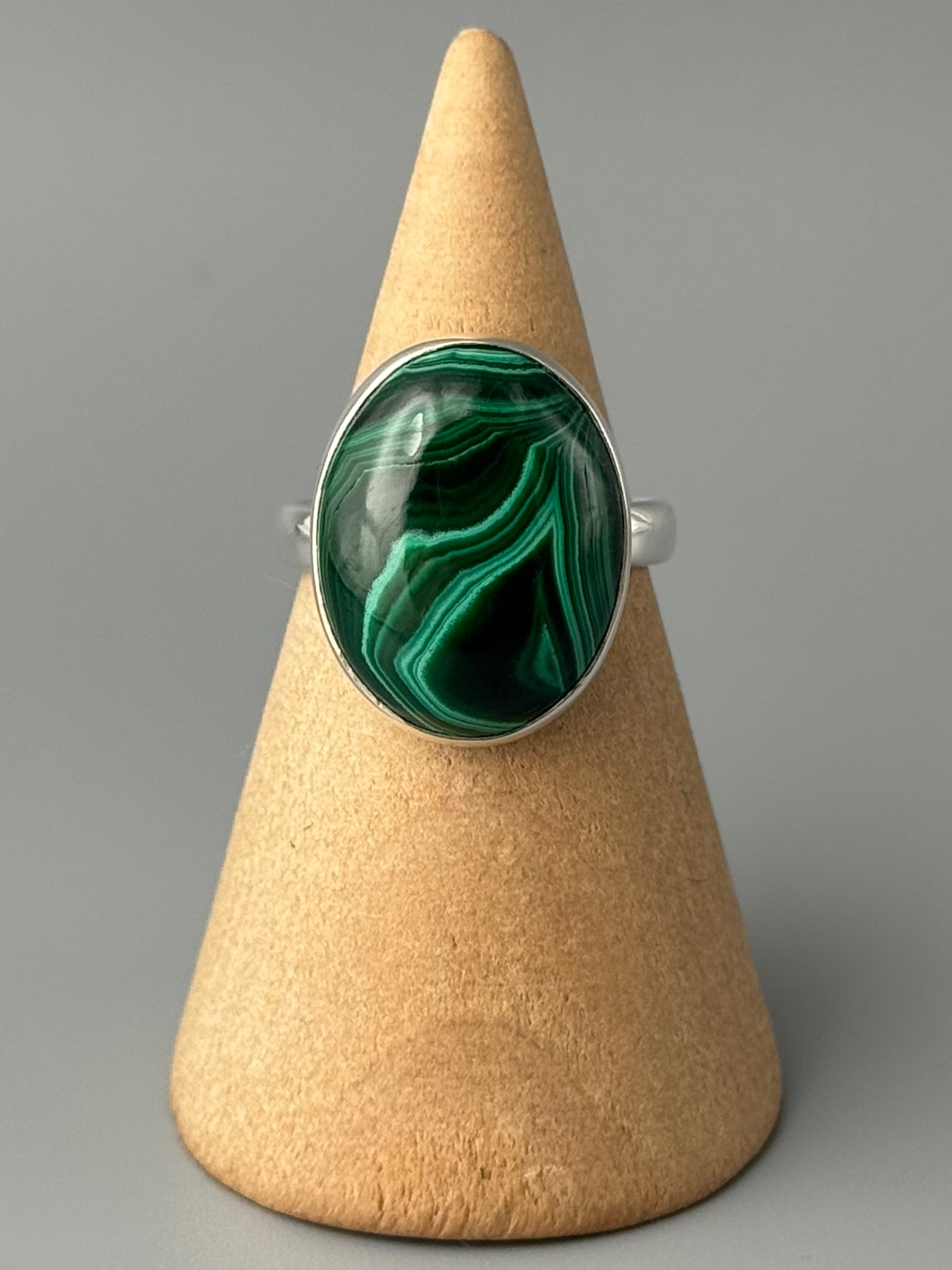 •MALACHITE - OVAL• simple bezel silver ring (size 6)