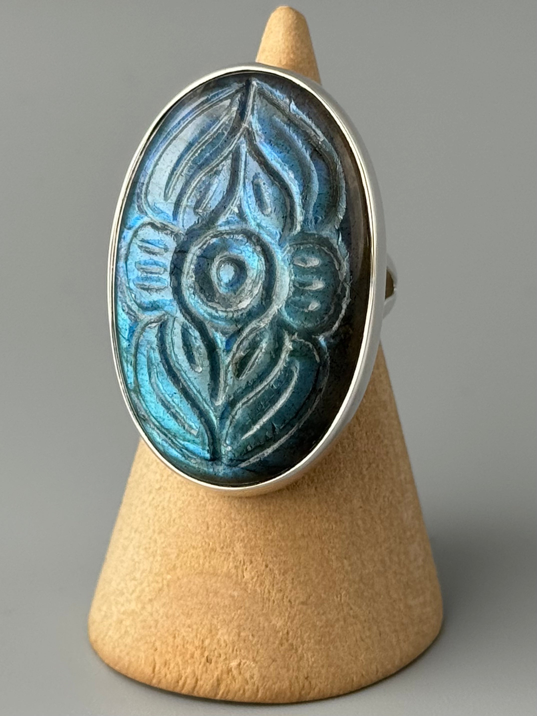 •ETCHED LABRADORITE - OVAL - 2• split band silver ring (size 6)