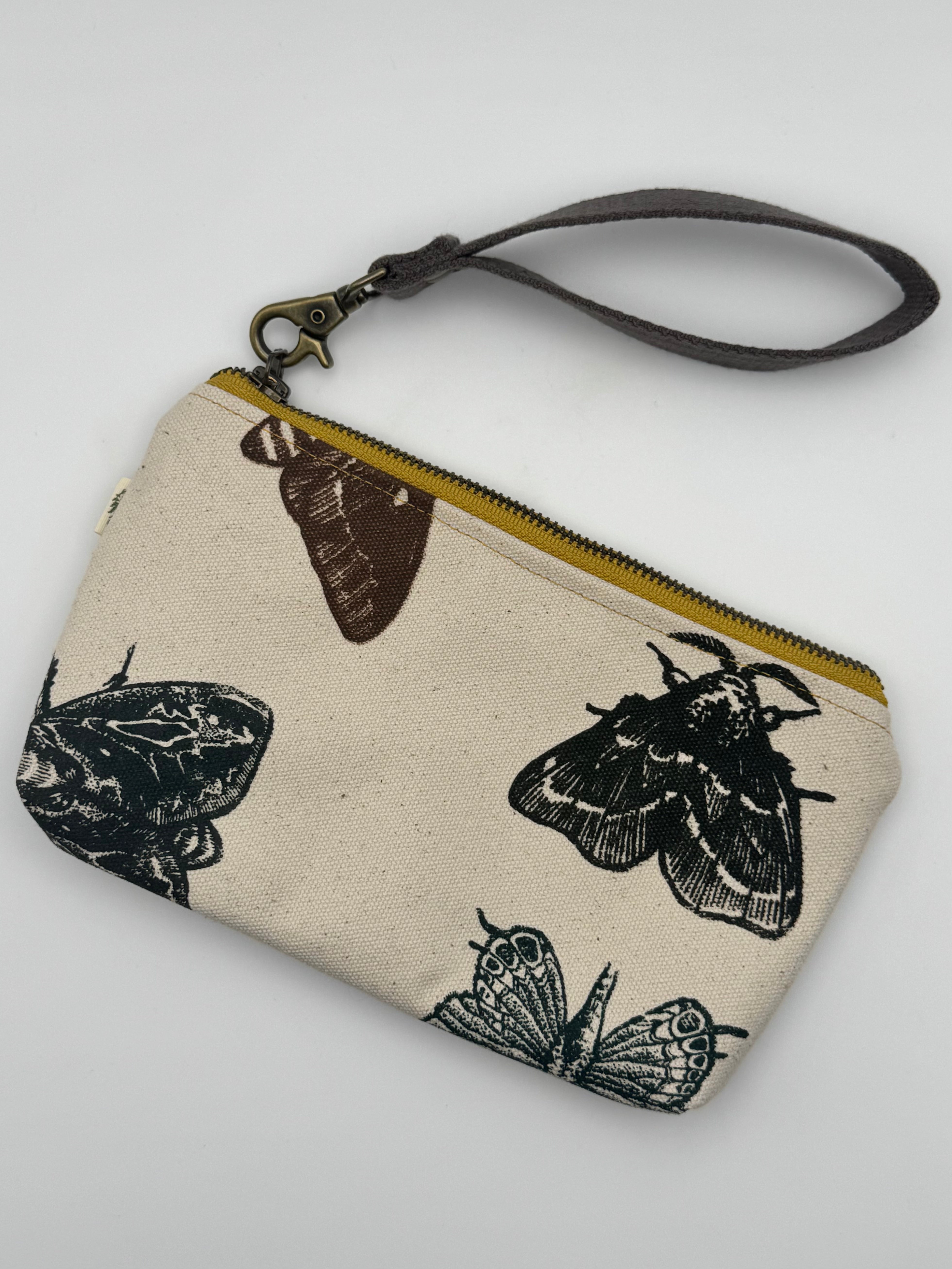 •MIDI WRISTLET - OAK• waxed canvas clutch