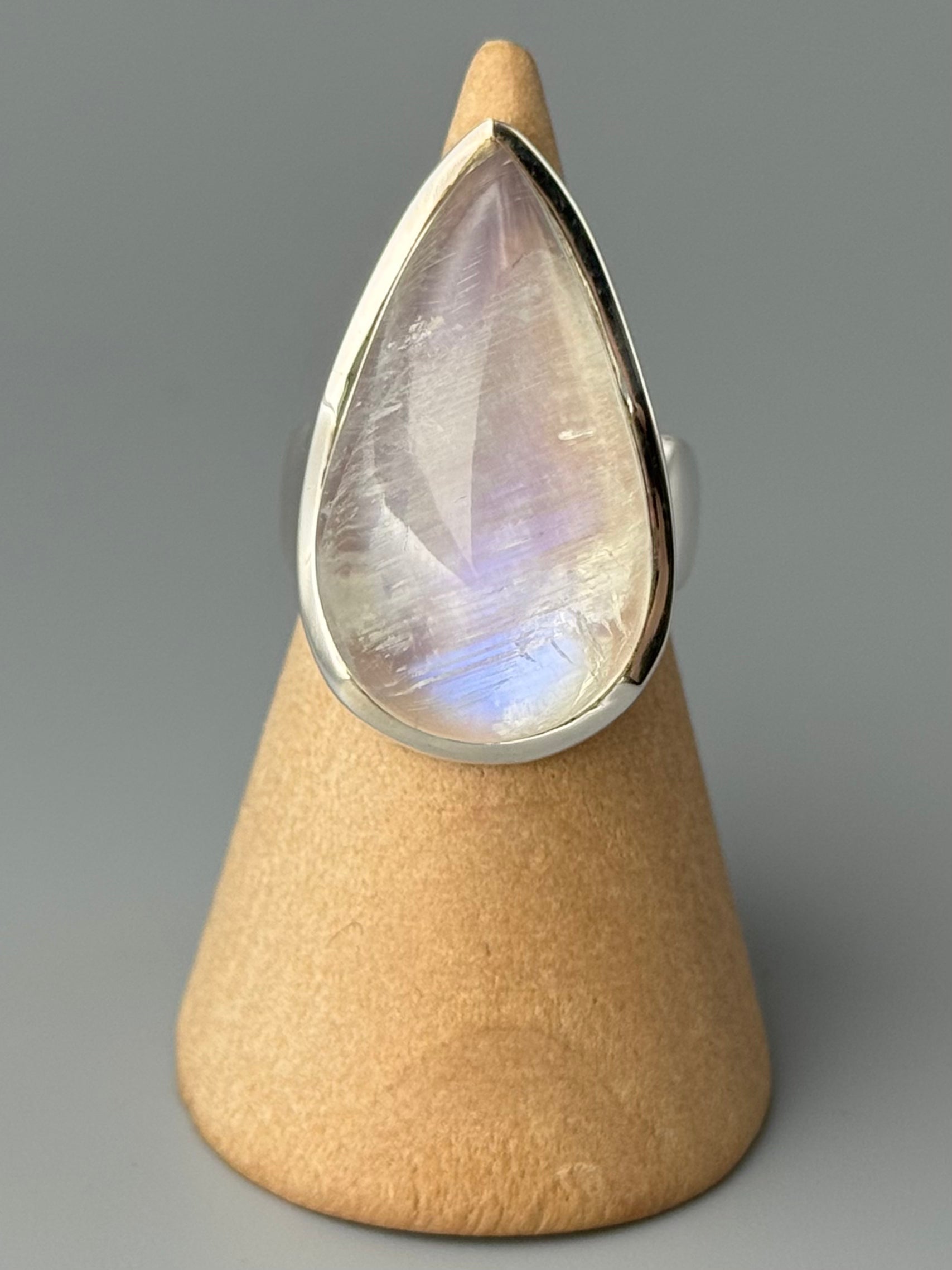•RAINBOW MOONSTONE - TEAR• scalloped bezel silver ring (size 6.25)