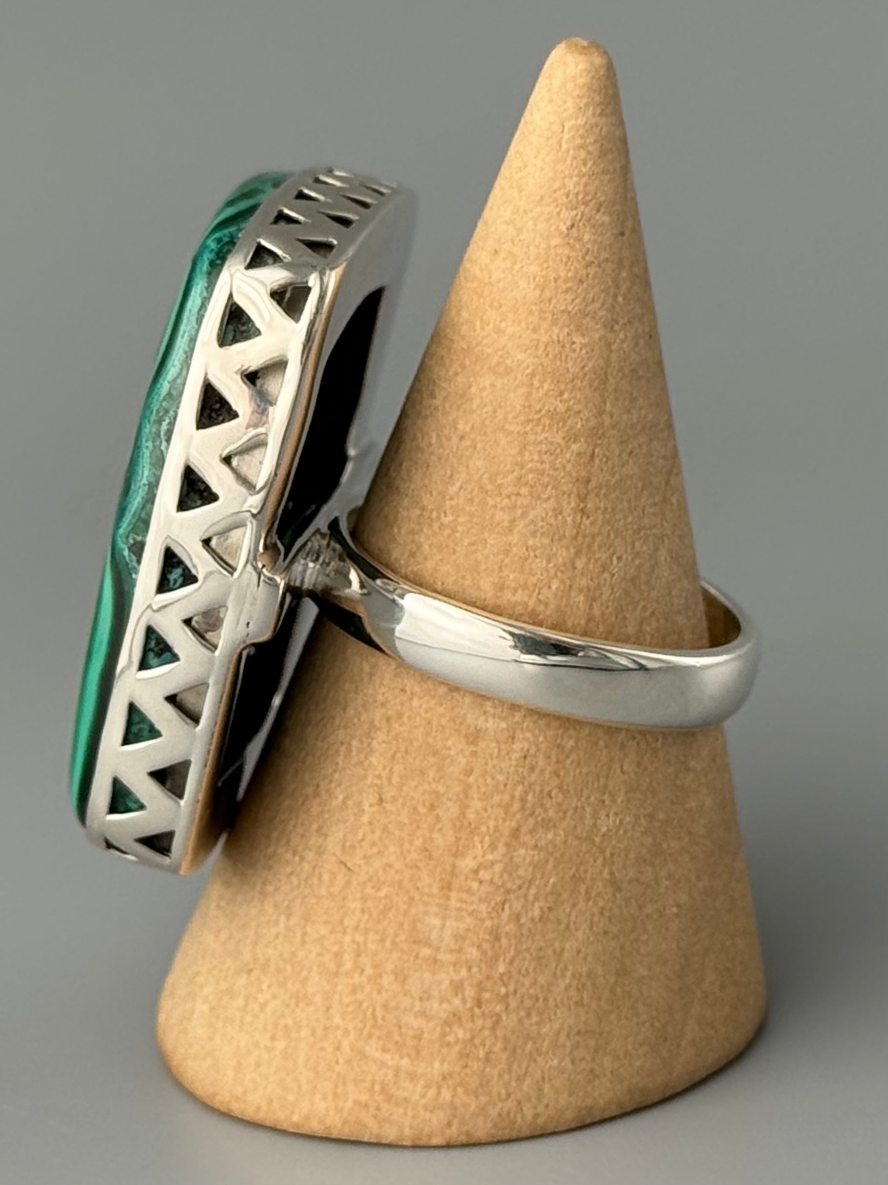 •MALACHITE - SQUARE• zig zag bezel silver ring (size 9.75)