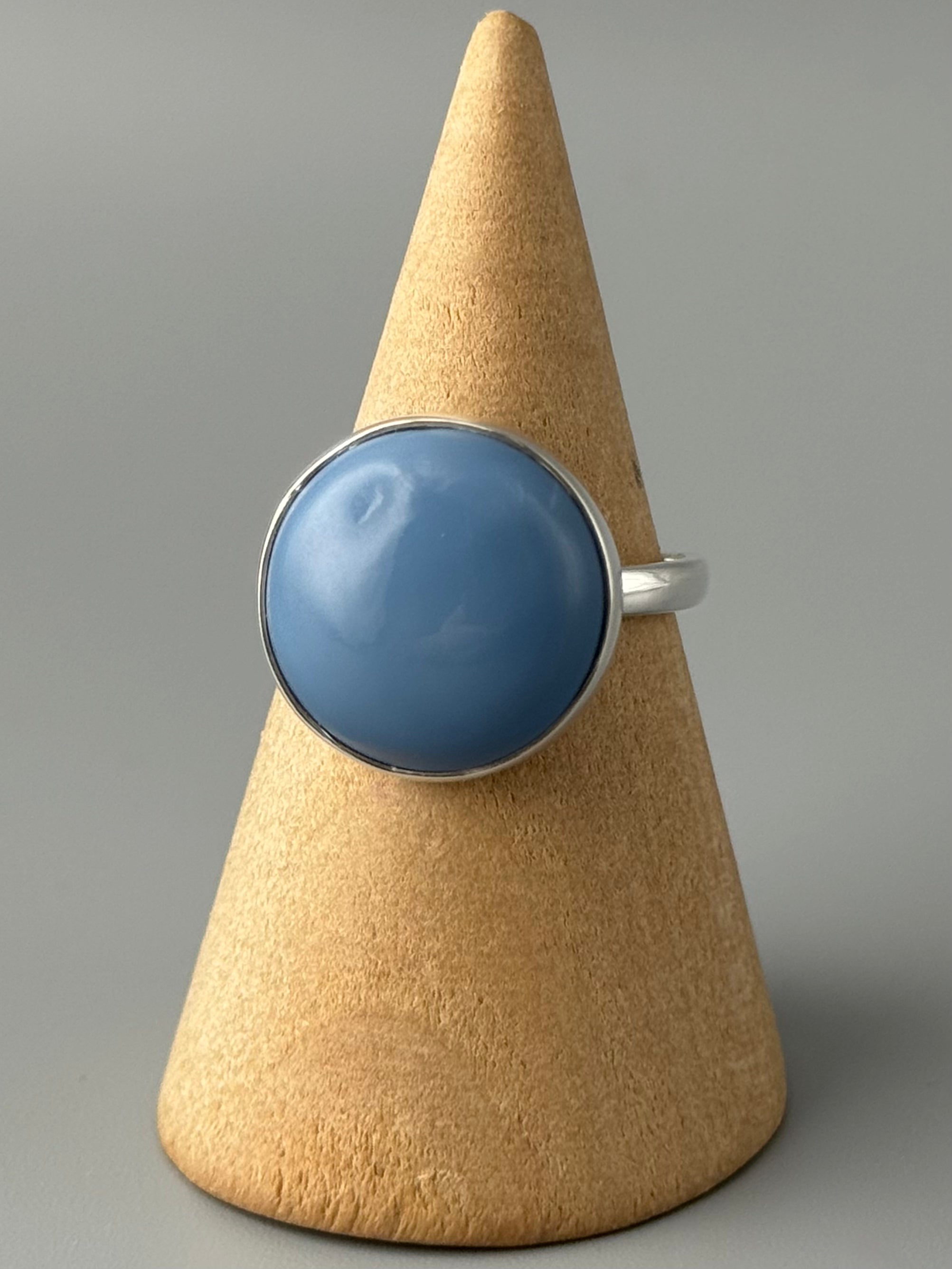 •OWYHEE BLUE OPAL - ROUND• simple band silver ring (size 8)