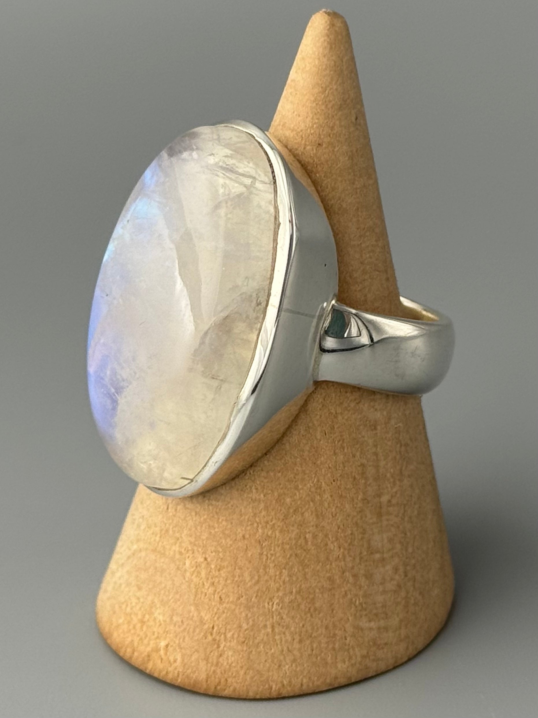 •RAINBOW MOONSTONE - BIGGIE OVAL• simple bezel silver ring (size 9.25)