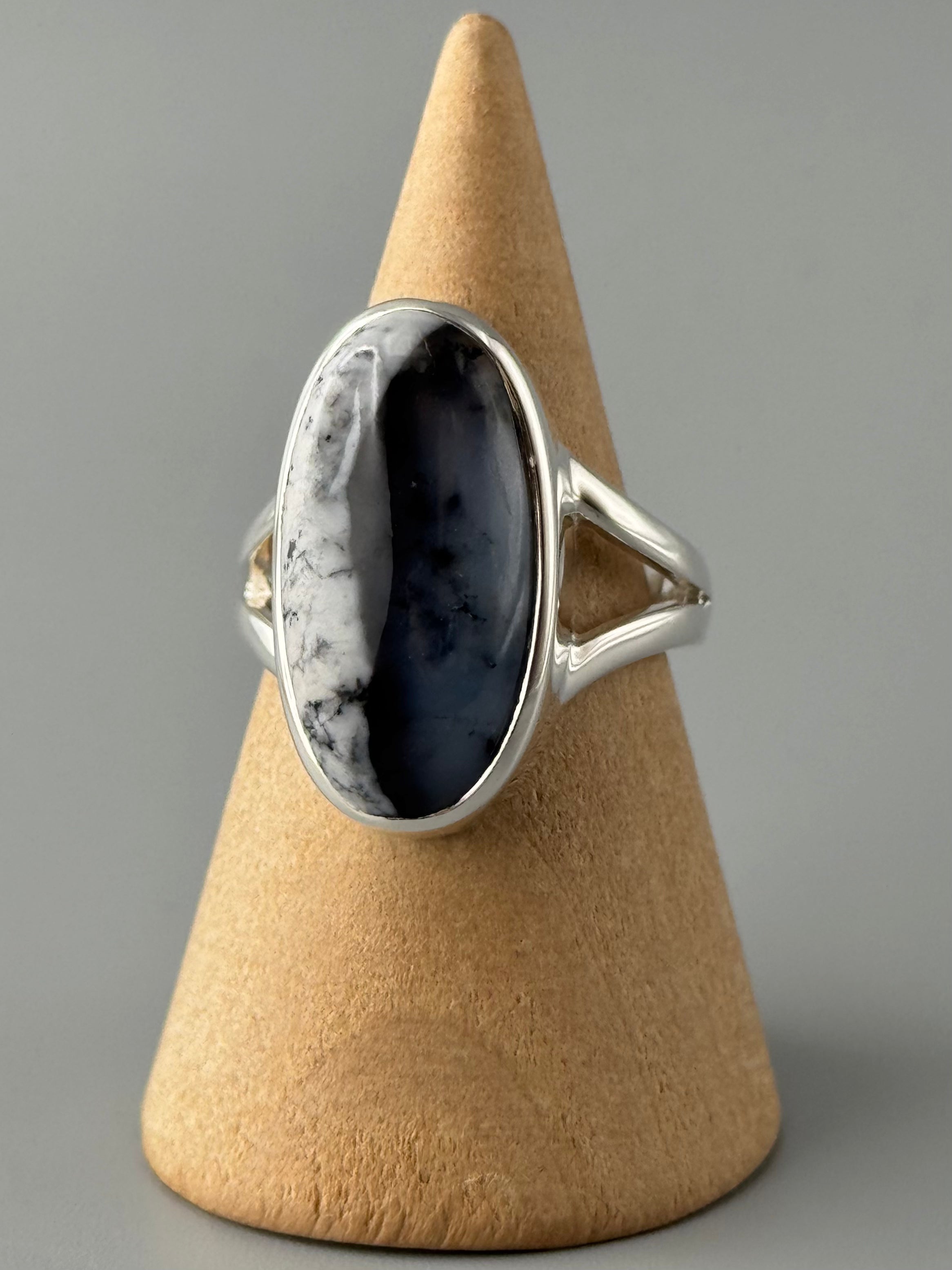•DENDRITIC OPAL - OVAL• split band silver ring (size 9)