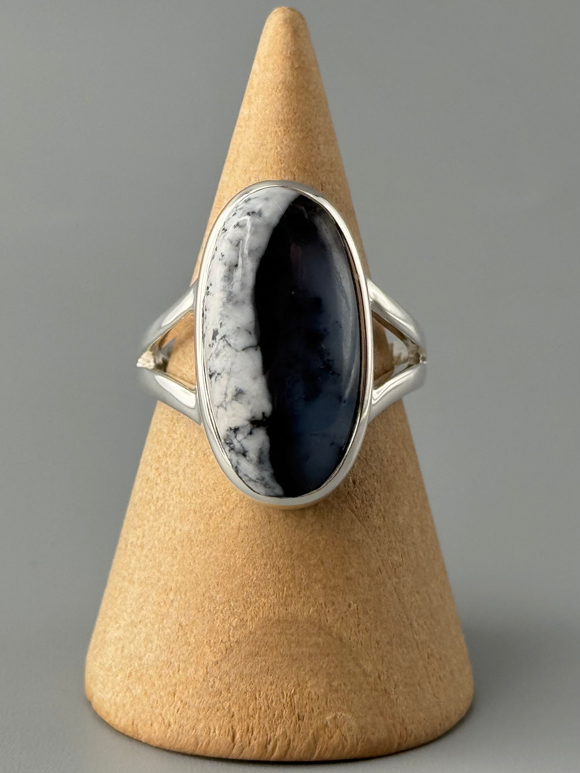 •DENDRITIC OPAL - OVAL• split band silver ring (size 9)