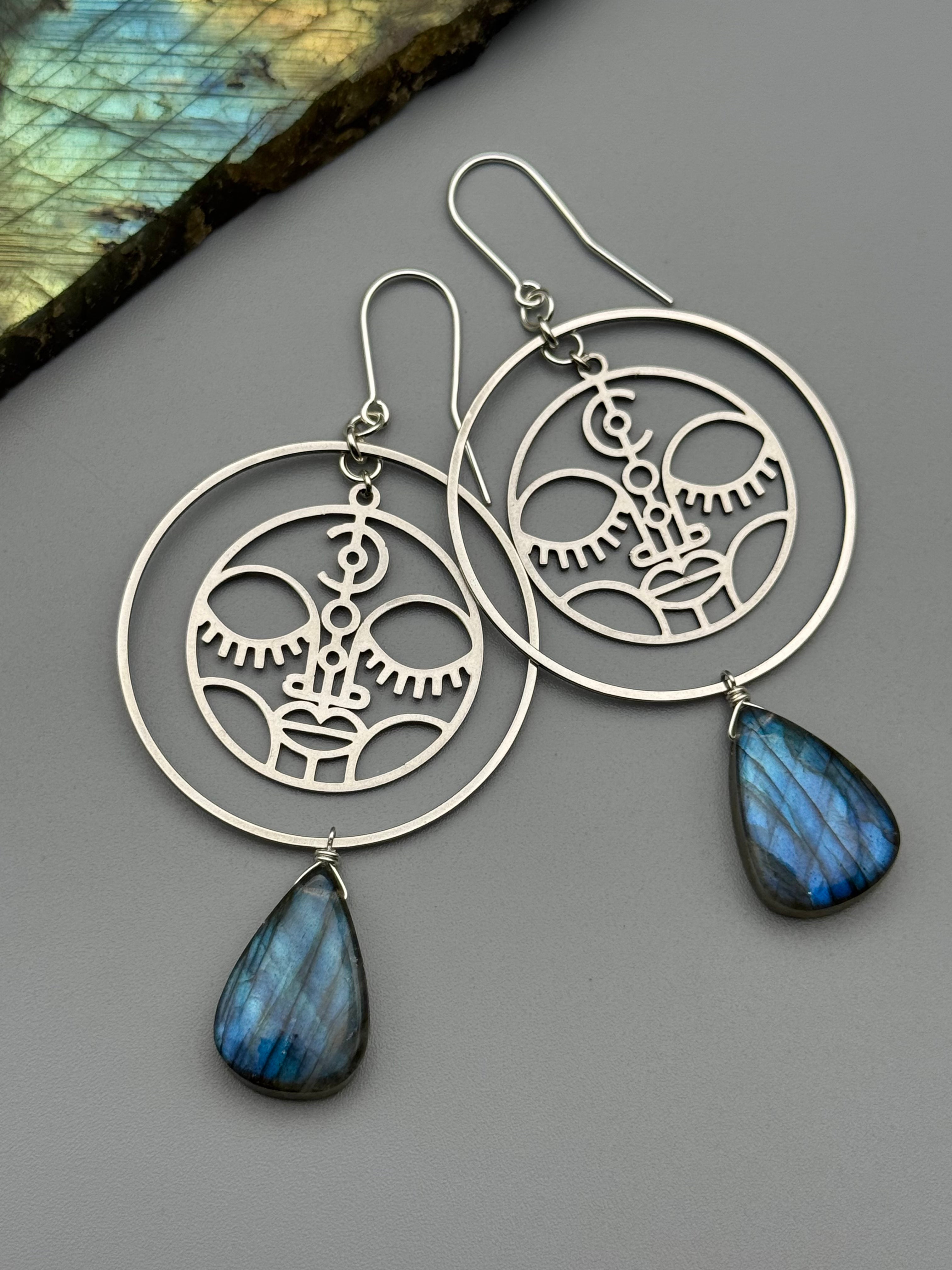 •BANSHEE• labradorite + silver earrings