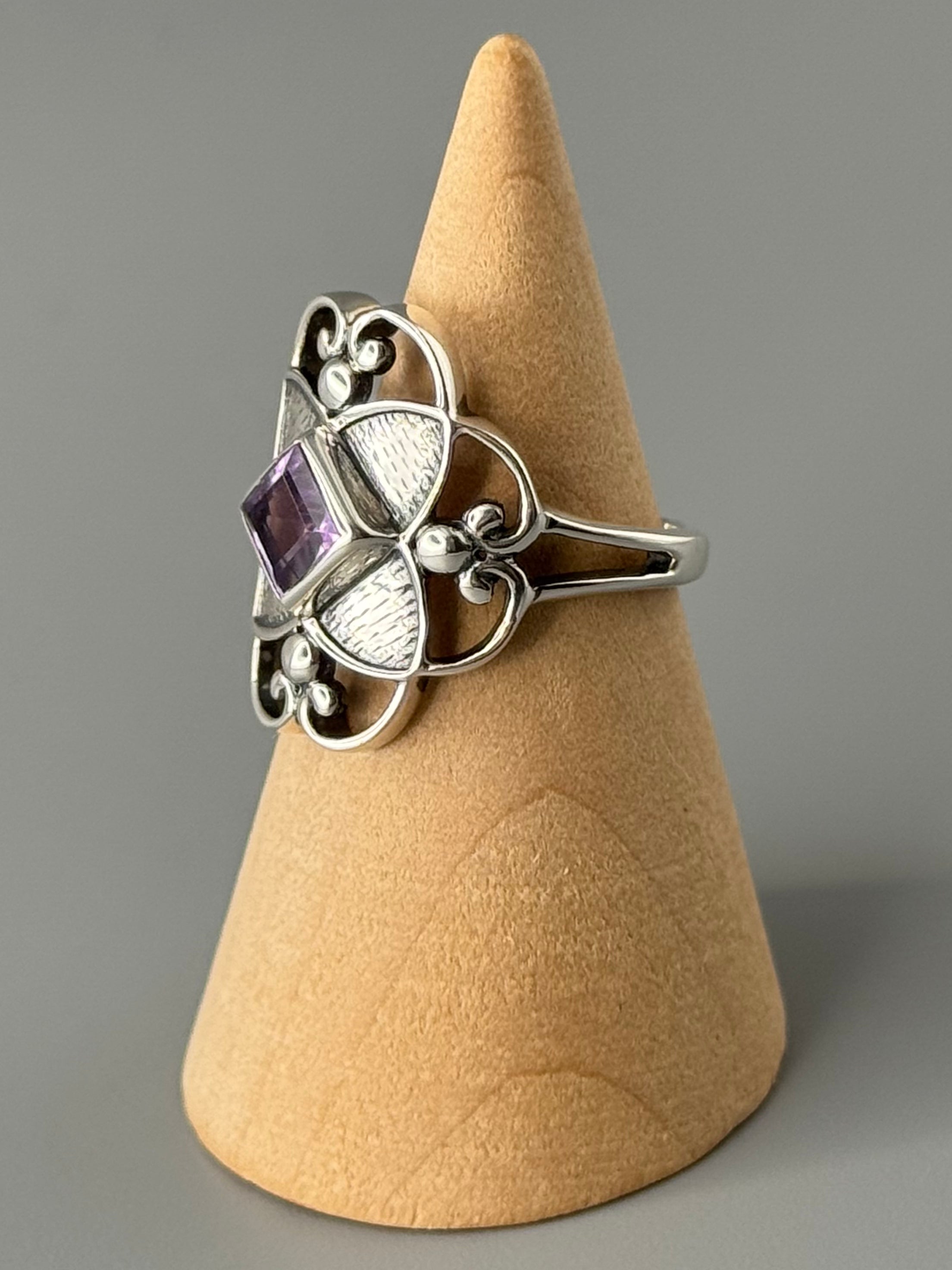 •AMETHYST - CLOVER• decorative bezel silver ring (various sizes)