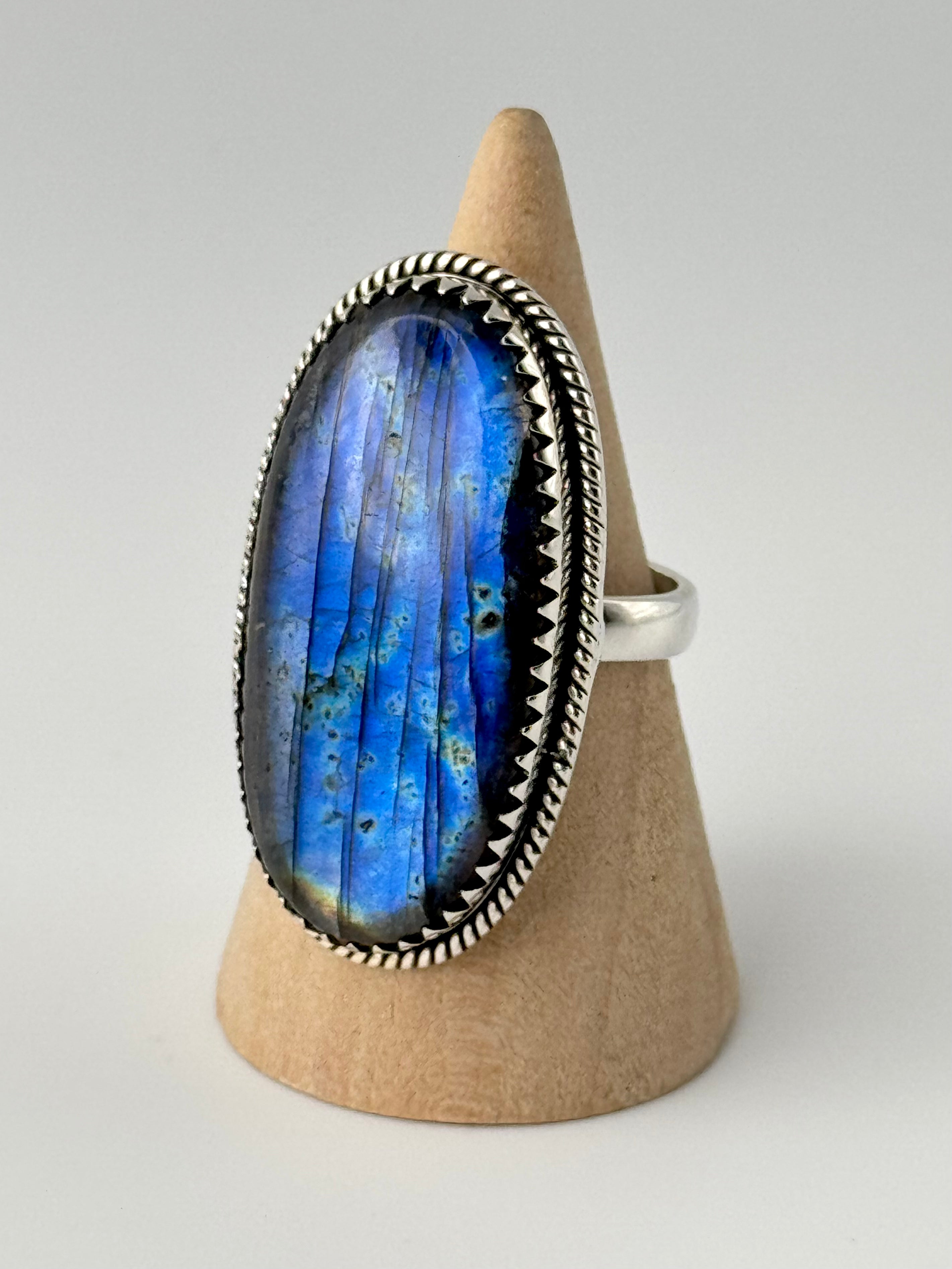 •LABRADORITE - OVAL• serrated bezel silver ring (size 8.75)