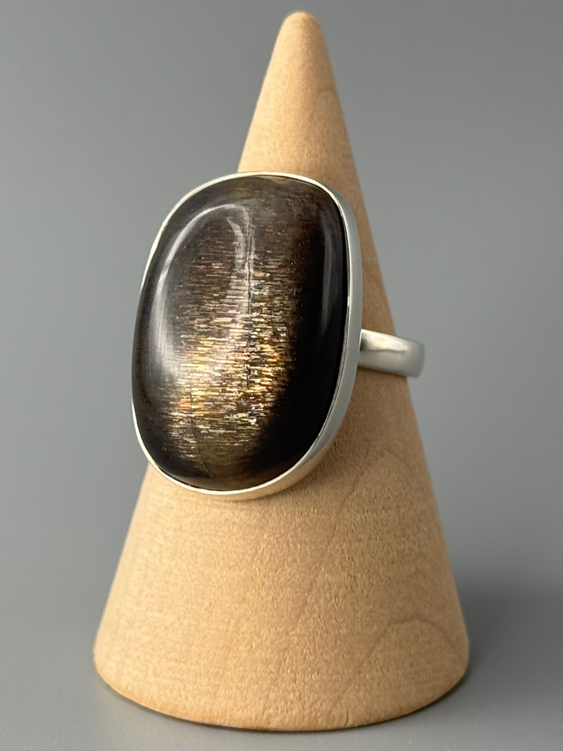 •SUN/MOONSTONE - FREEFORM• simple bezel silver ring (size 7)