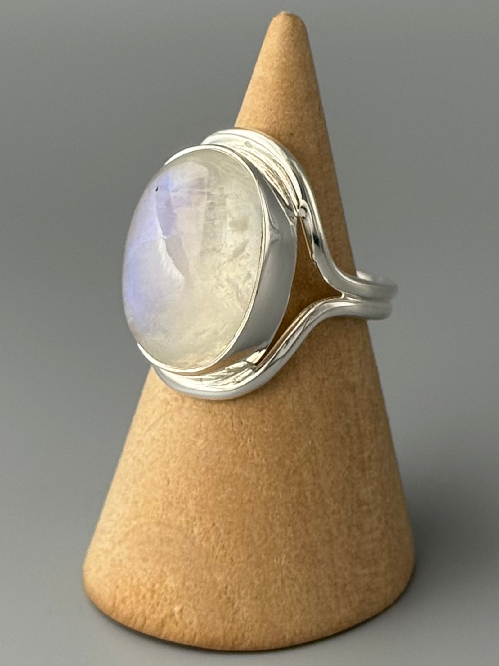 •RAINBOW MOONSTONE - ATOLL• split band silver ring (size 6.75)