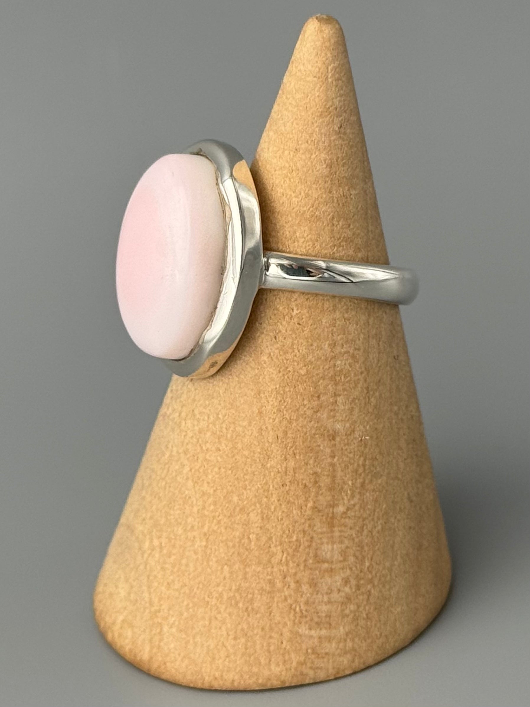 •PERUVIAN PINK OPAL - OVAL• scalloped bezel silver ring (size 7)