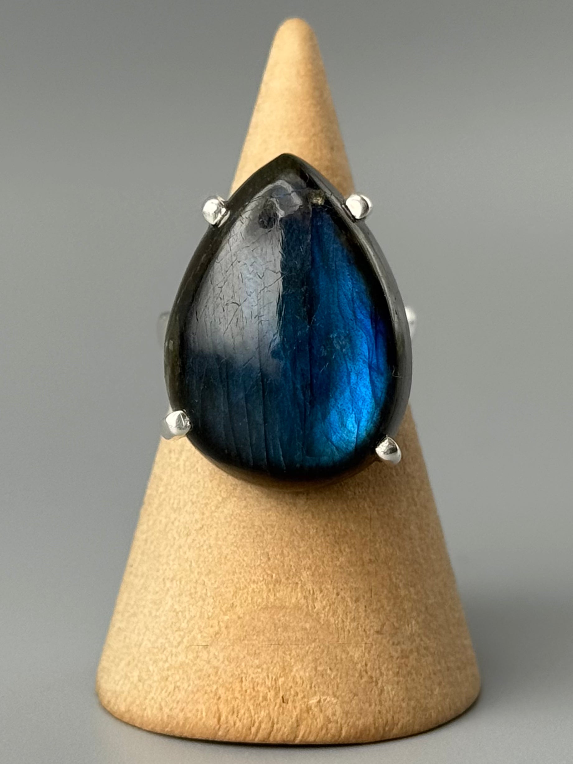 •LABRADORITE - SMALL TEAR• prong set silver ring (size 7)