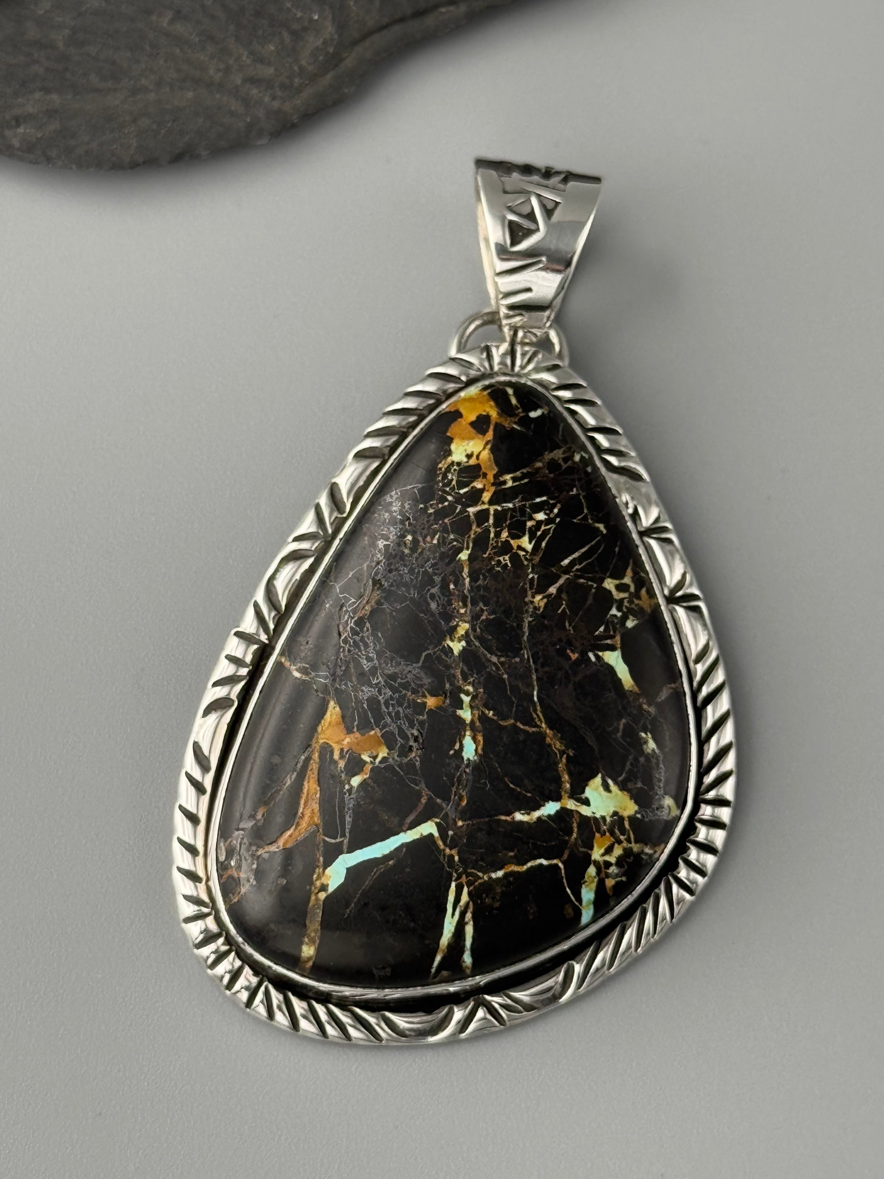 •BLACKJACK TURQUOISE - MOUNTAIN FEATHERS• Navajo sterling silver pendant