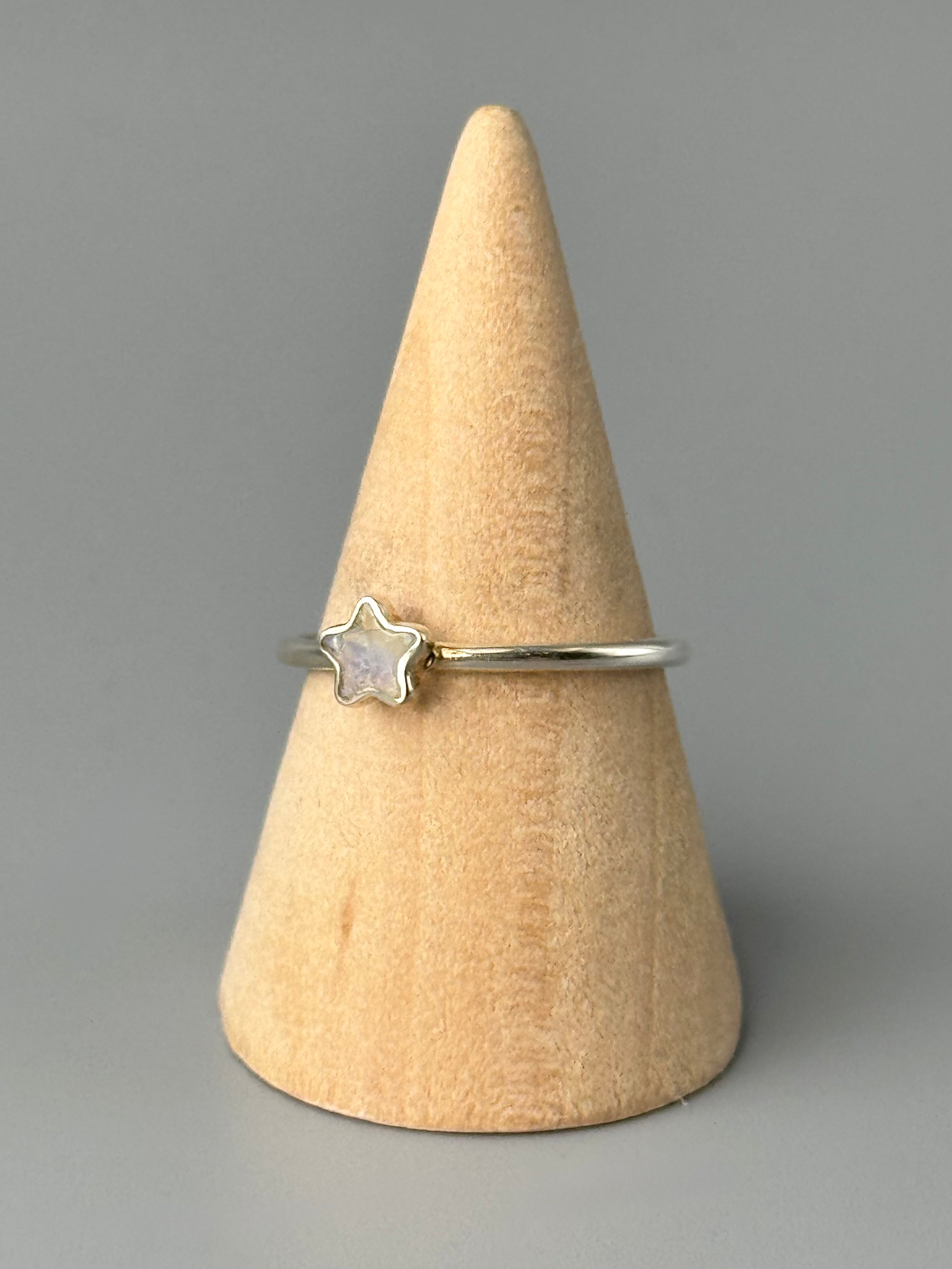 •RAINBOW MOONSTONE - SMALL STAR• silver ring (various sizes)