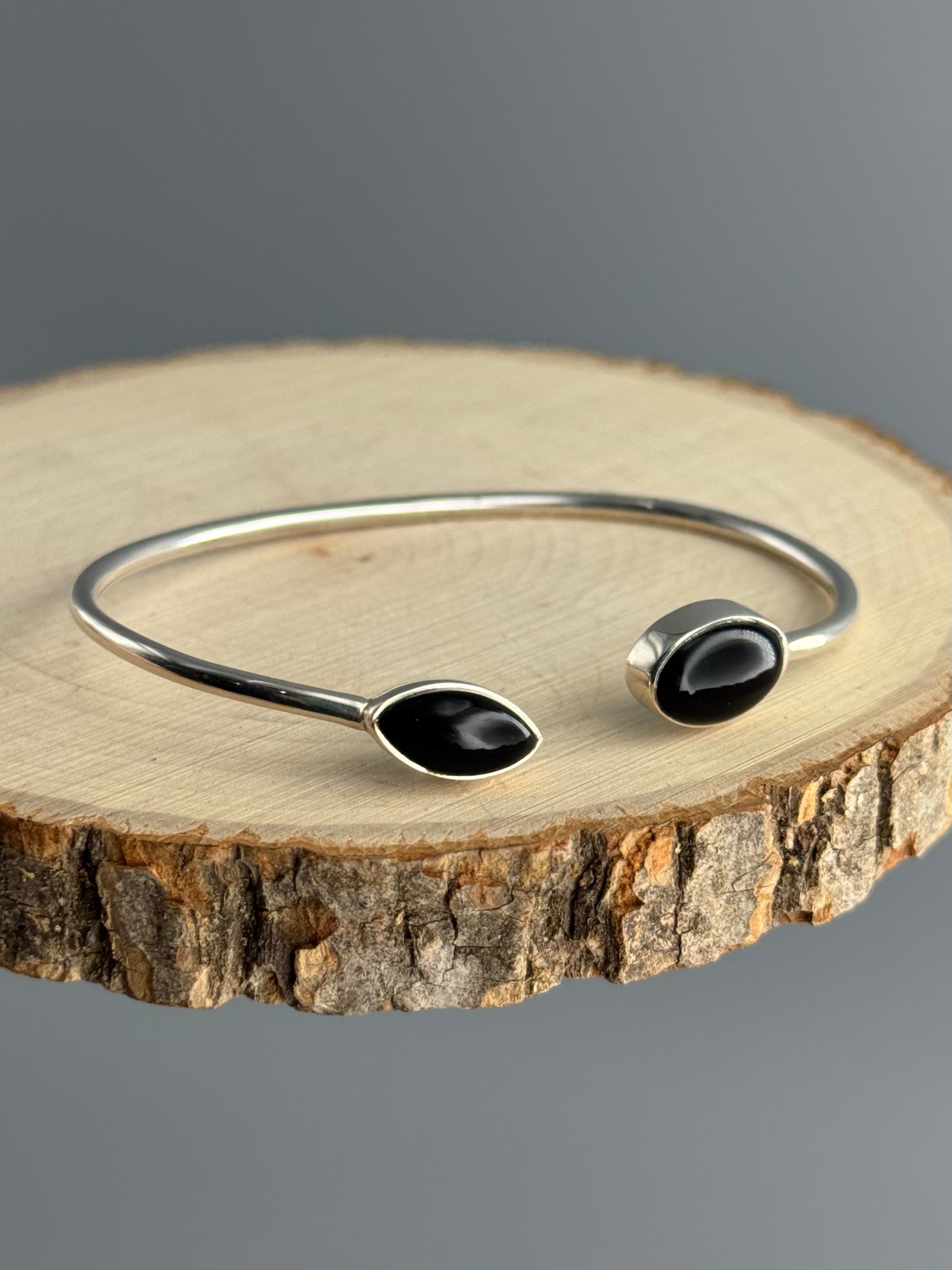 •EYE + OVAL• onyx + silver twist-on cuff bracelet