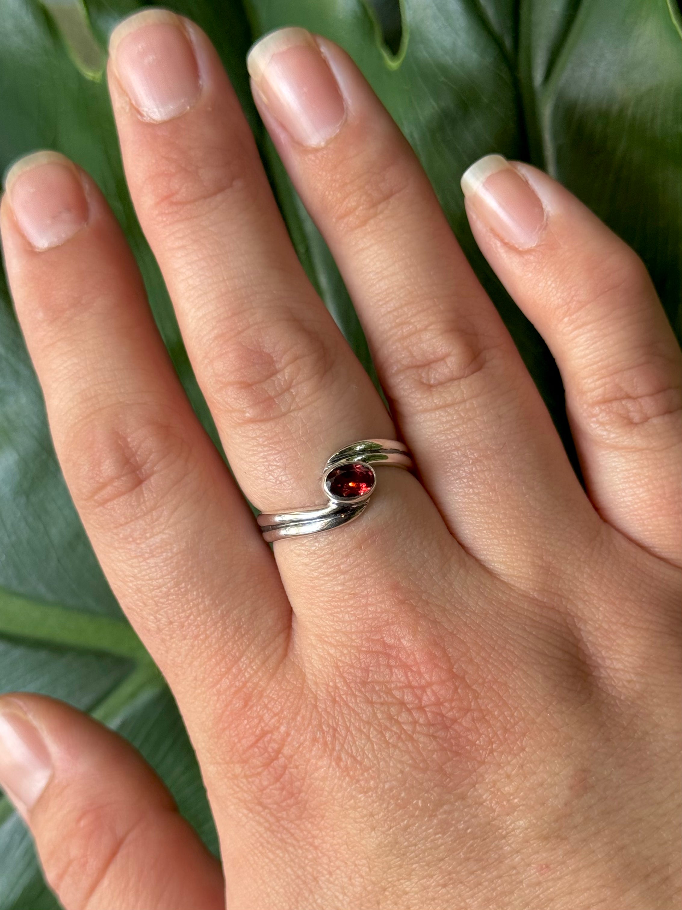 •GARNET - HELD• silver ring (various sizes)