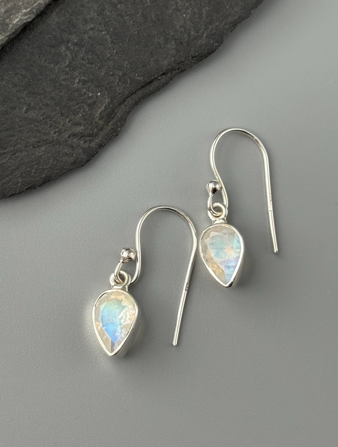 •RAINBOW MOONSTONE - FACETED SPEAR TEAR• silver dangle earrings