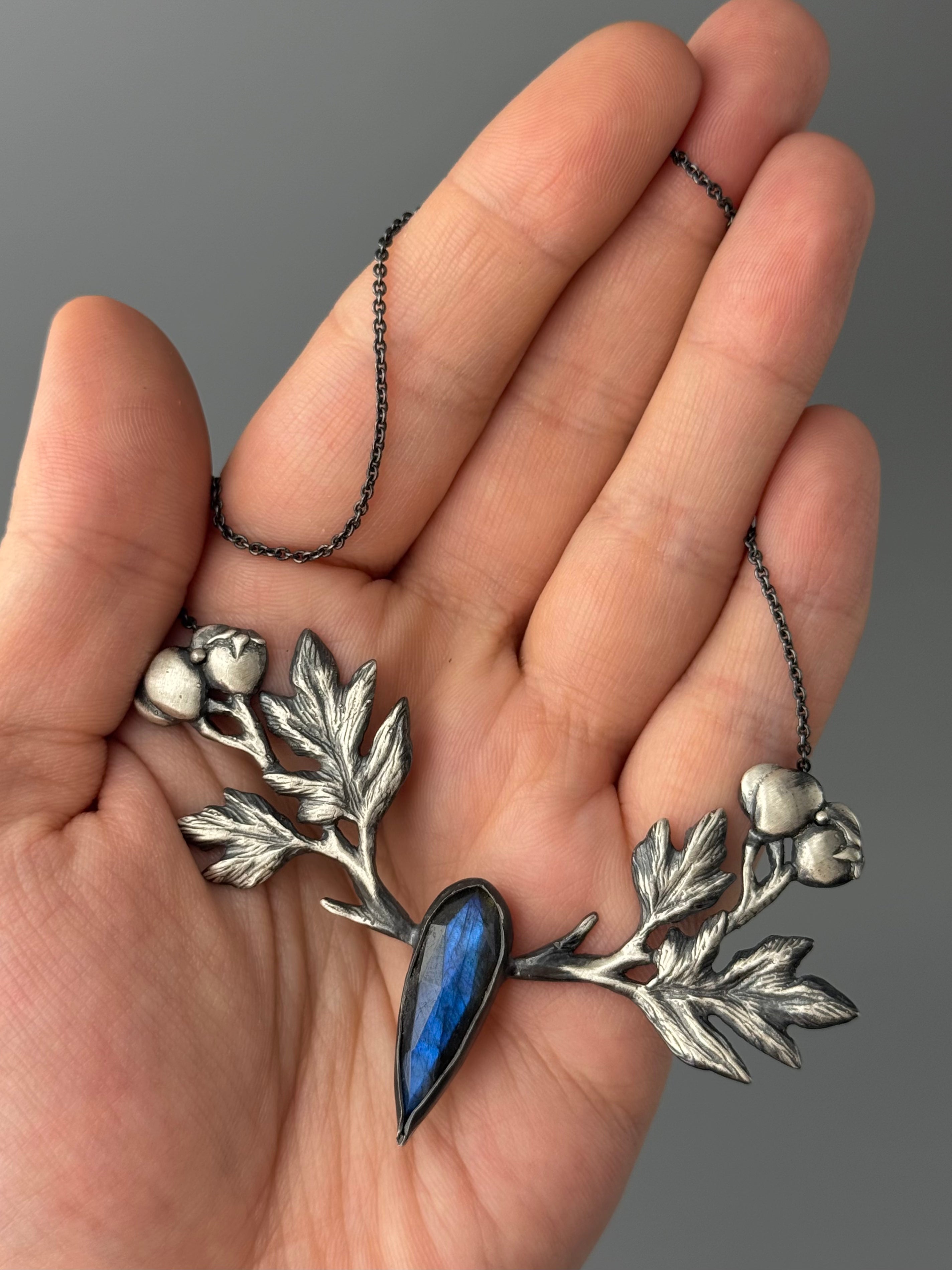 •VICTORIAN HAWTHORN• labradorite + silver necklace (18" long)