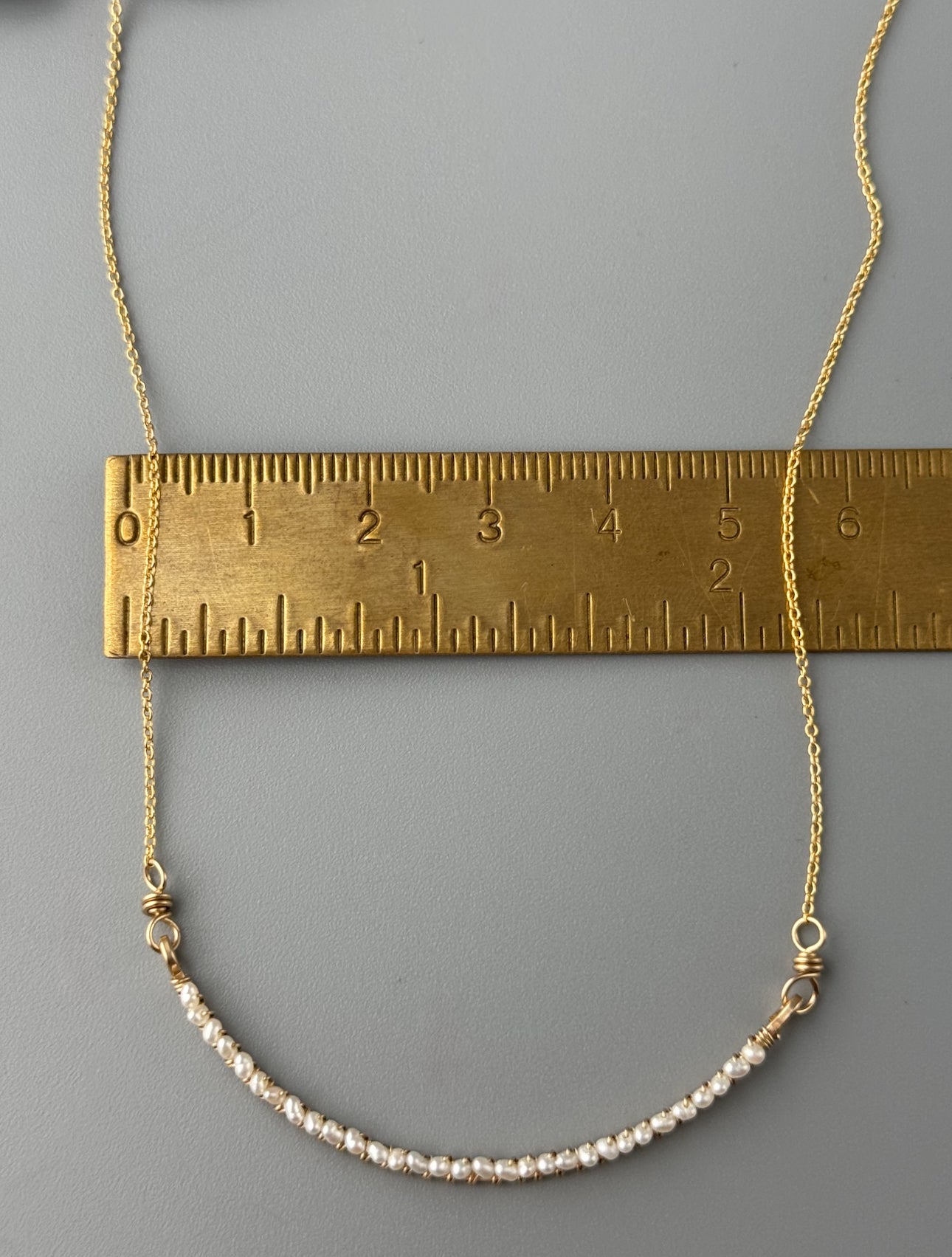 •ADORNED CURVED BAR• pearl + gold necklace
