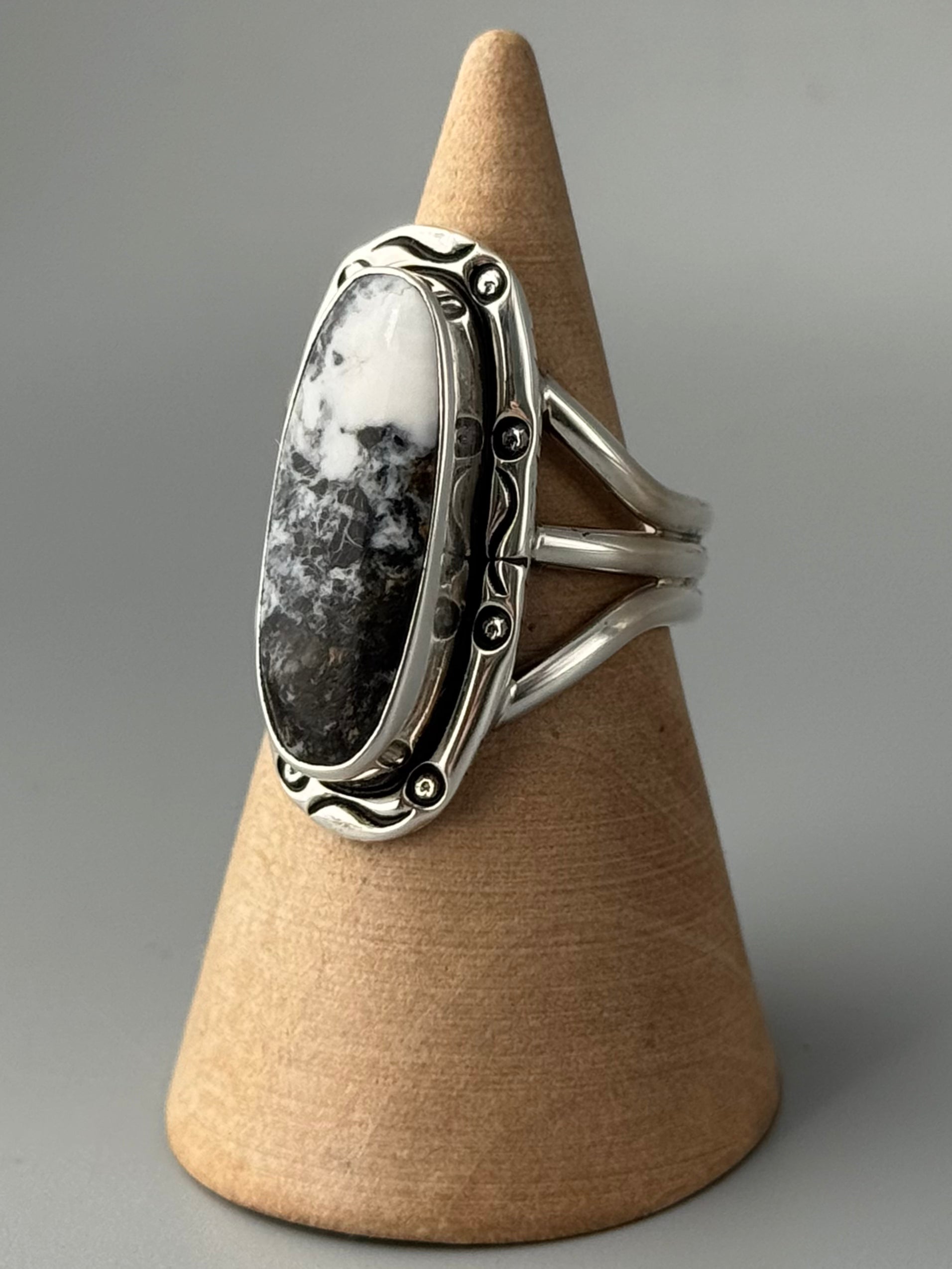 •WHITE BUFFALO TURQUOISE - SMUDGE• Navajo silver ring (size 7.5)