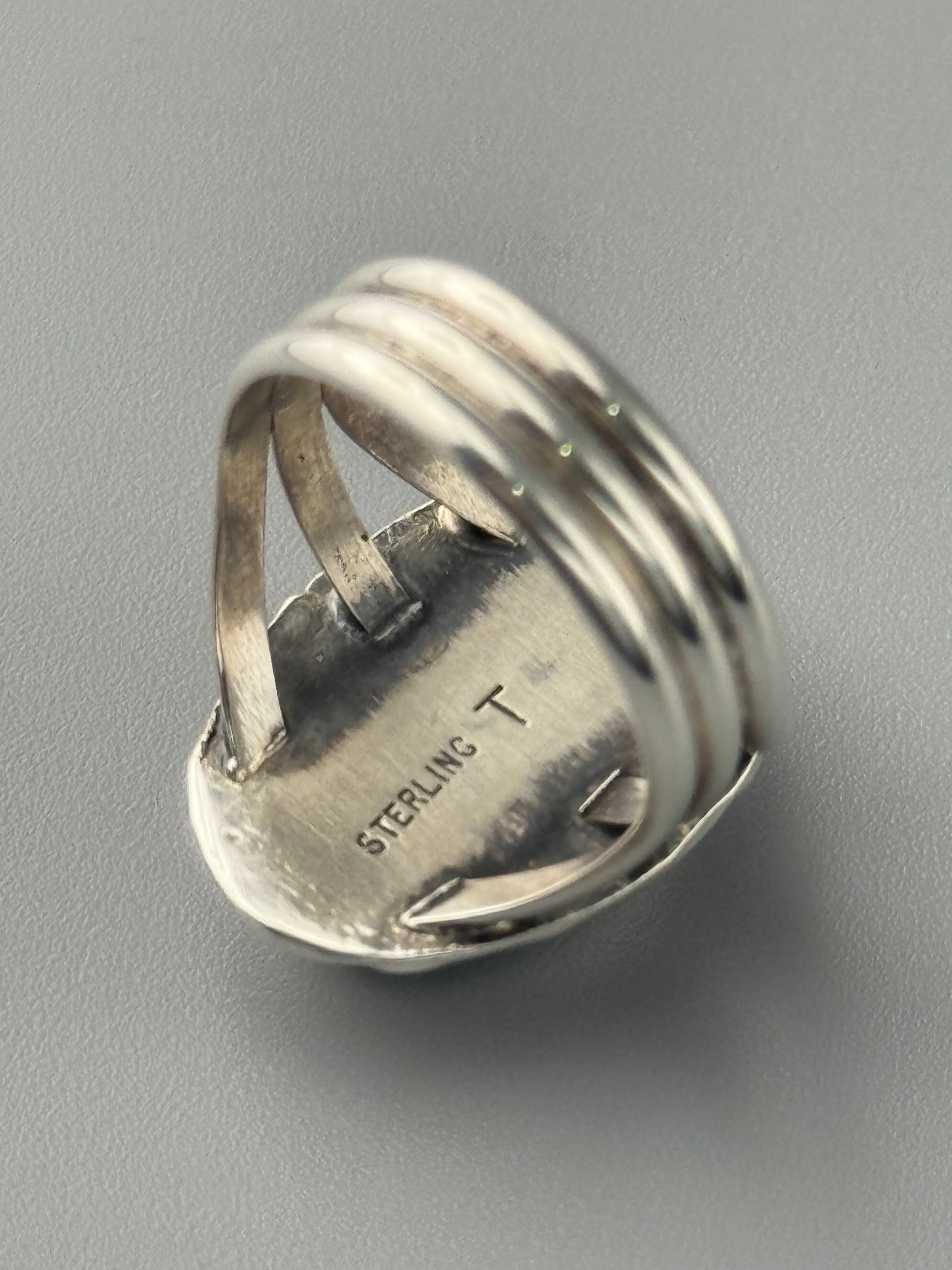 •KINGMAN TURQUOISE - SHÁ• Navajo silver ring (size 7.5)