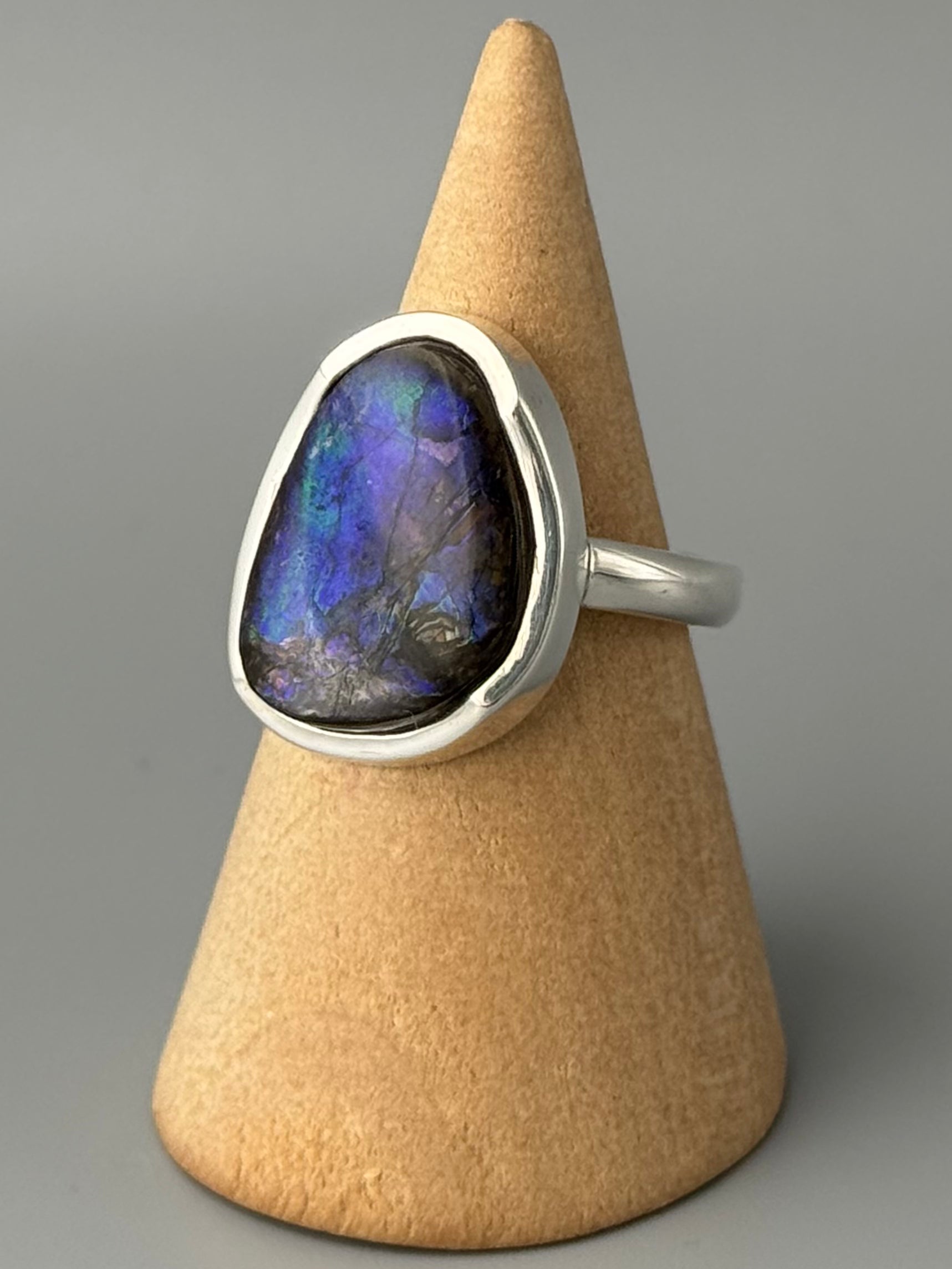 •AMMOLITE - FREEFORM• scallop bezel silver ring (size 8.75)