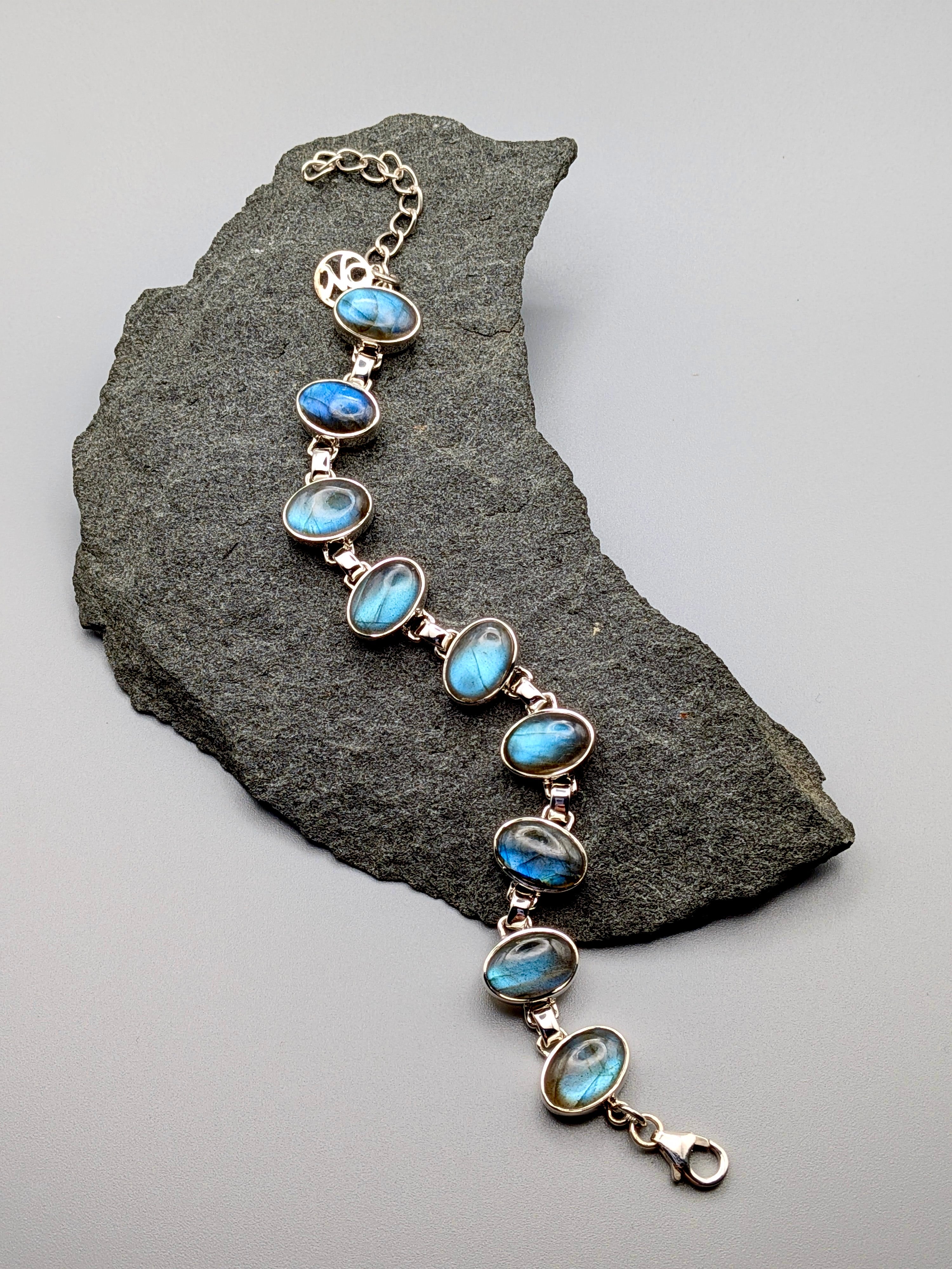 •LABRADORITE OVAL - SMOOTH• linked silver bracelet (6.25" - 7.75")