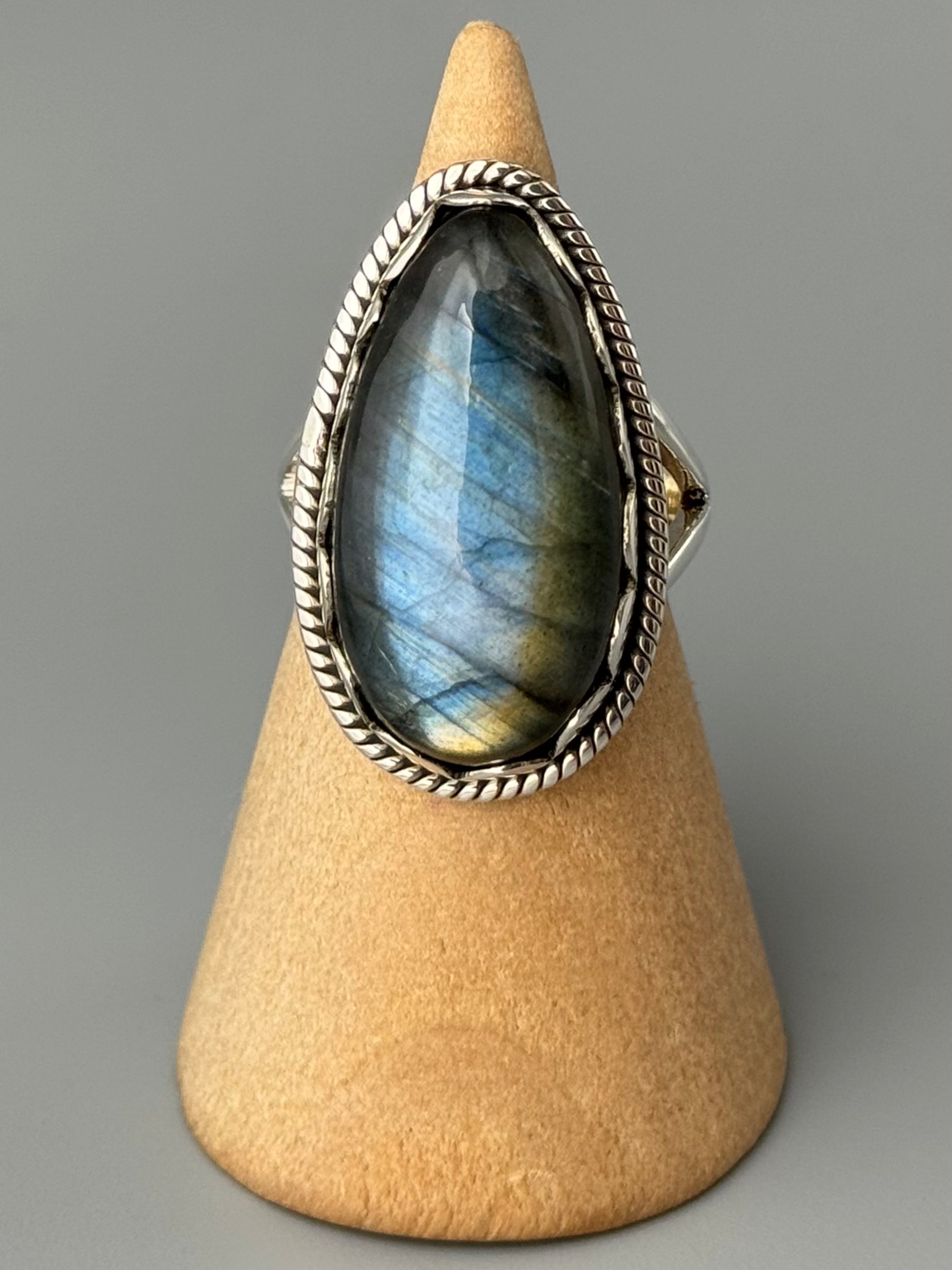 •LABRADORITE - PETAL• decorative bezel silver ring (size 6.75)