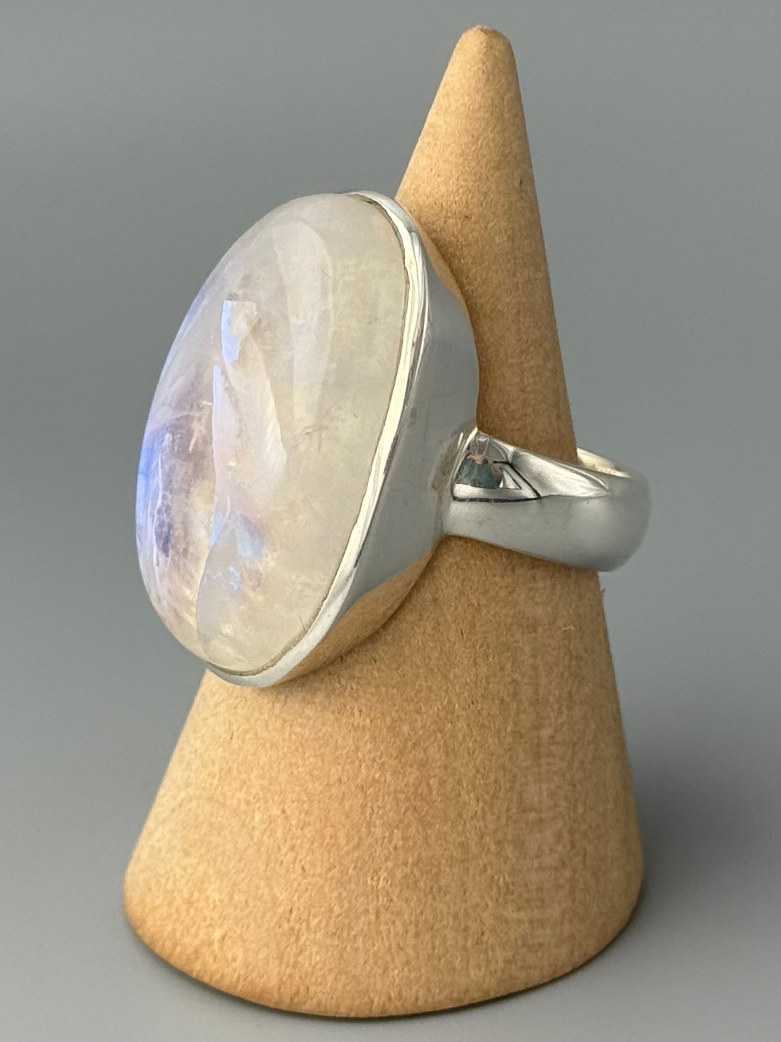 •RAINBOW MOONSTONE - LARGE OVAL• simple bezel silver ring (size 9)