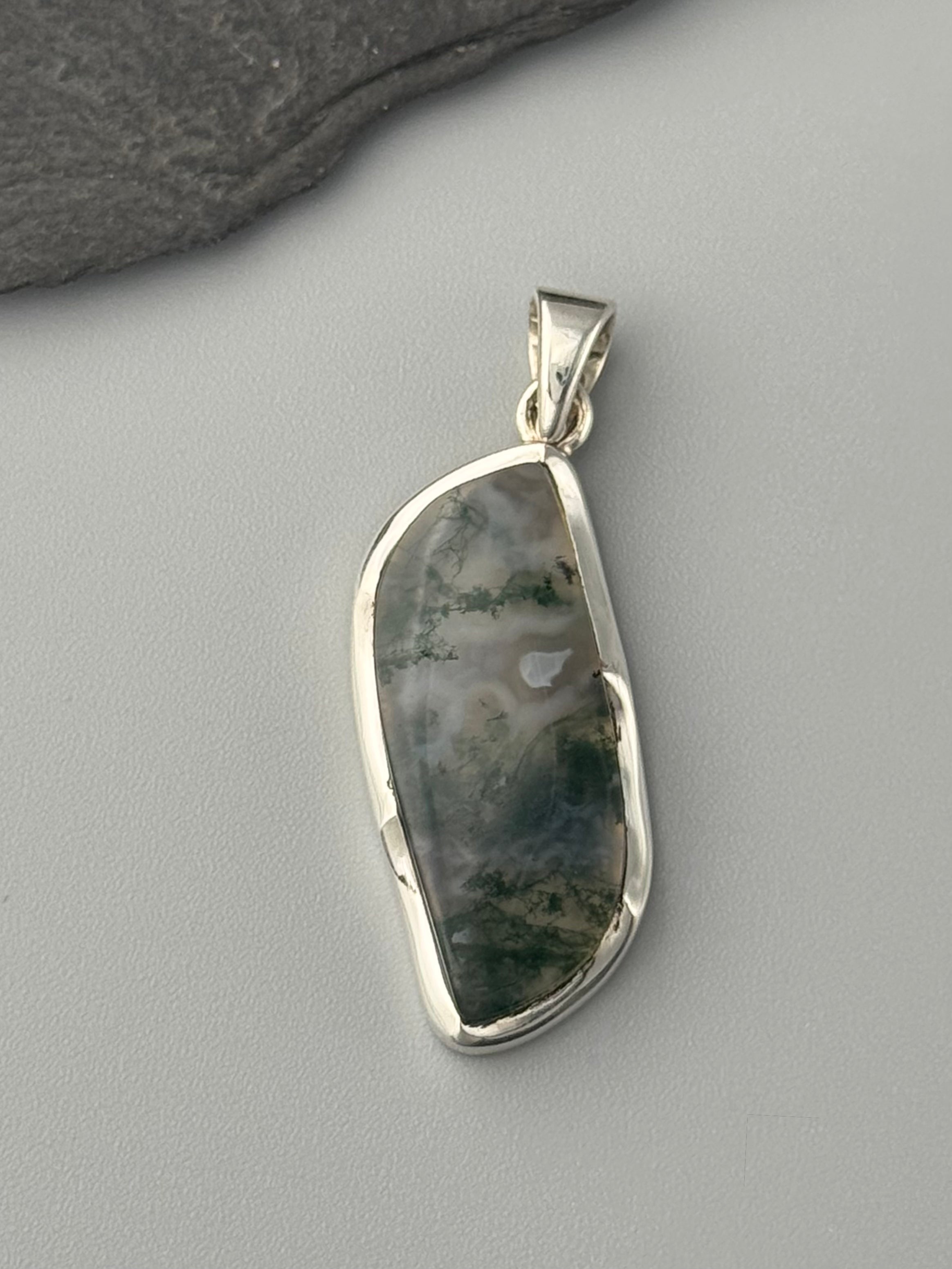 •MOSS AGATE - PARTRIDGE• scalloped bezel silver pendant