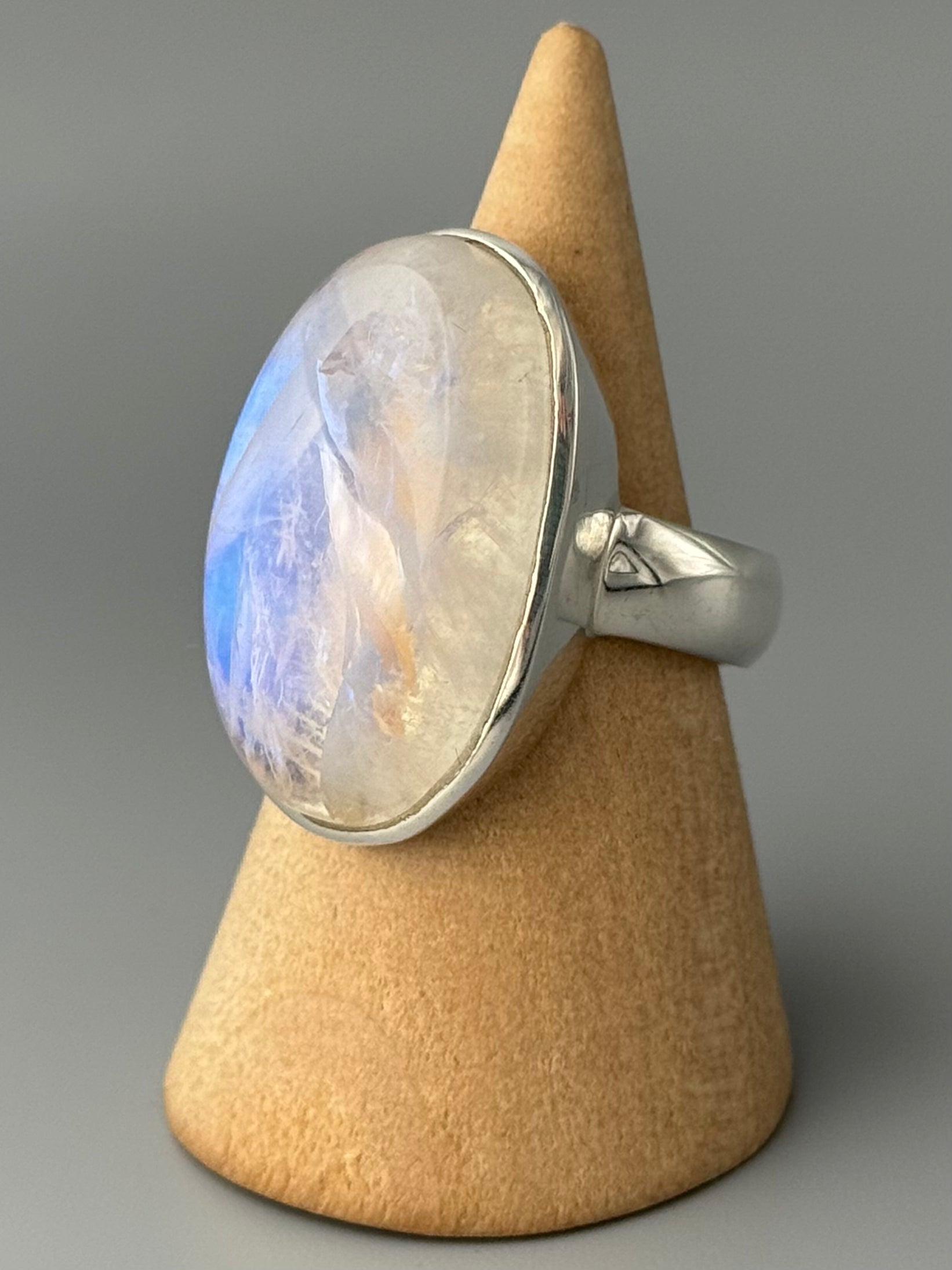 •RAINBOW MOONSTONE - LARGE OVAL• simple bezel silver ring (size 9)