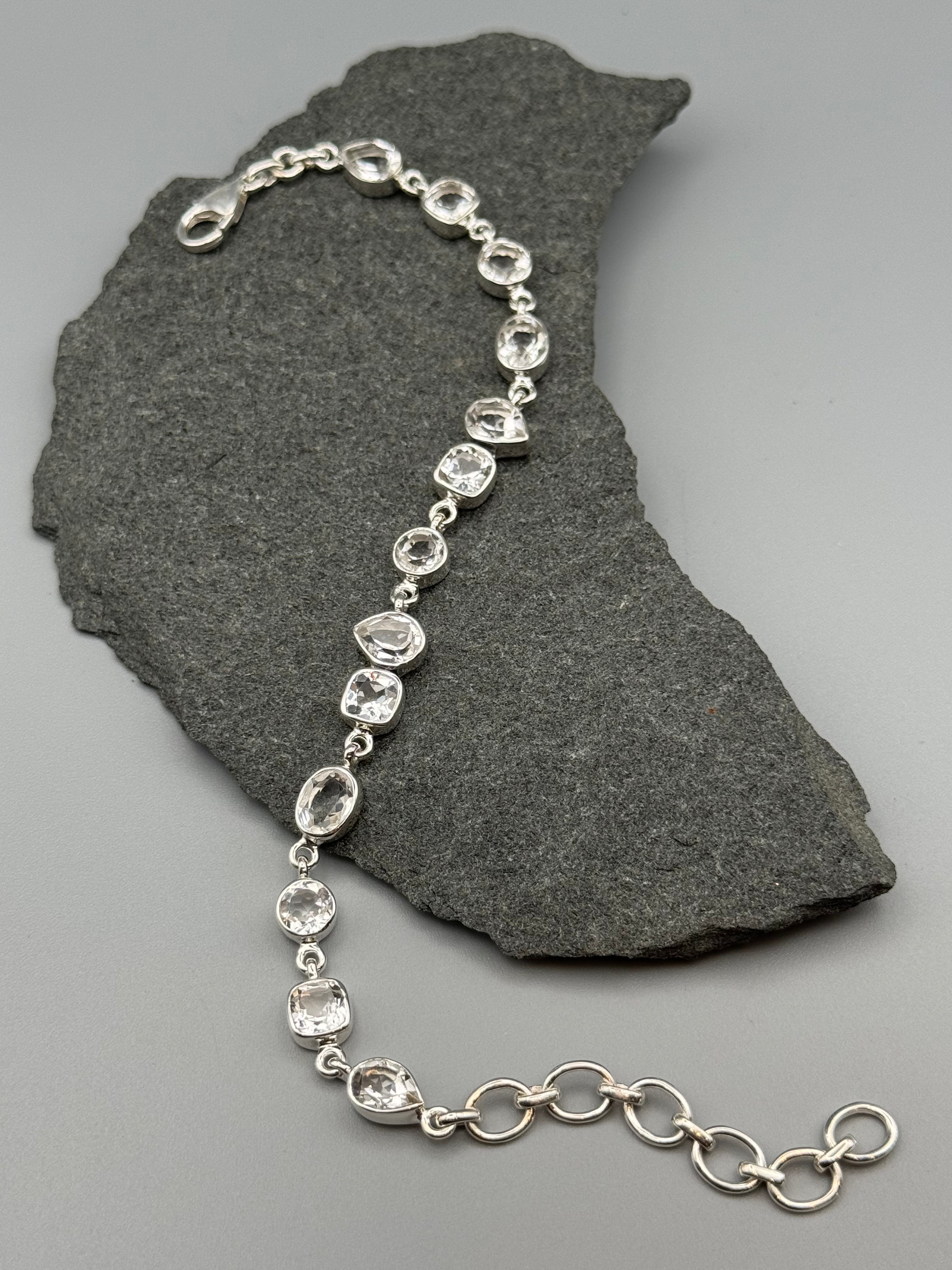 •CLEAR QUARTZ• linked silver bracelet (7.25" - 9")