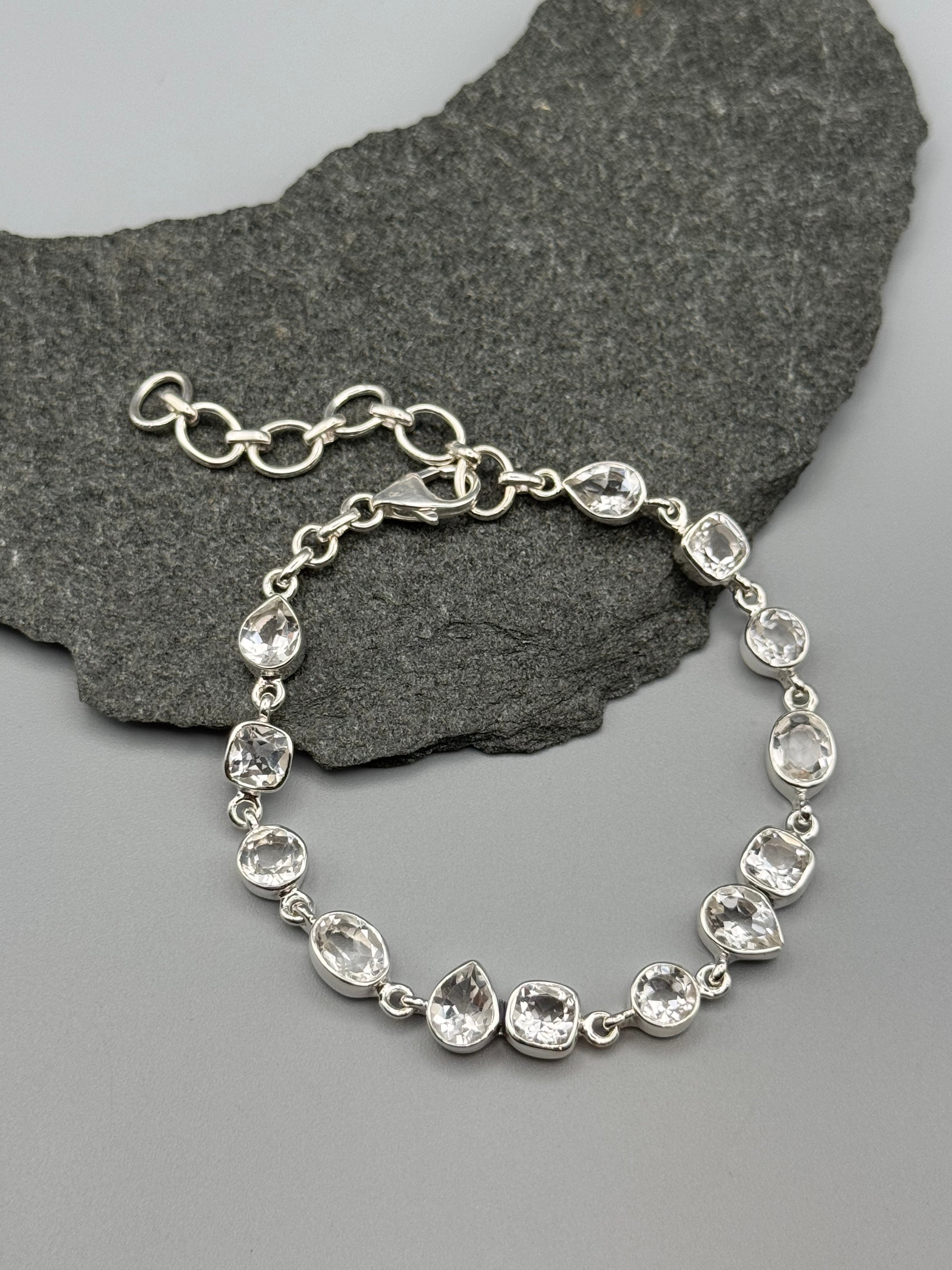 •CLEAR QUARTZ• linked silver bracelet (7.25" - 9")