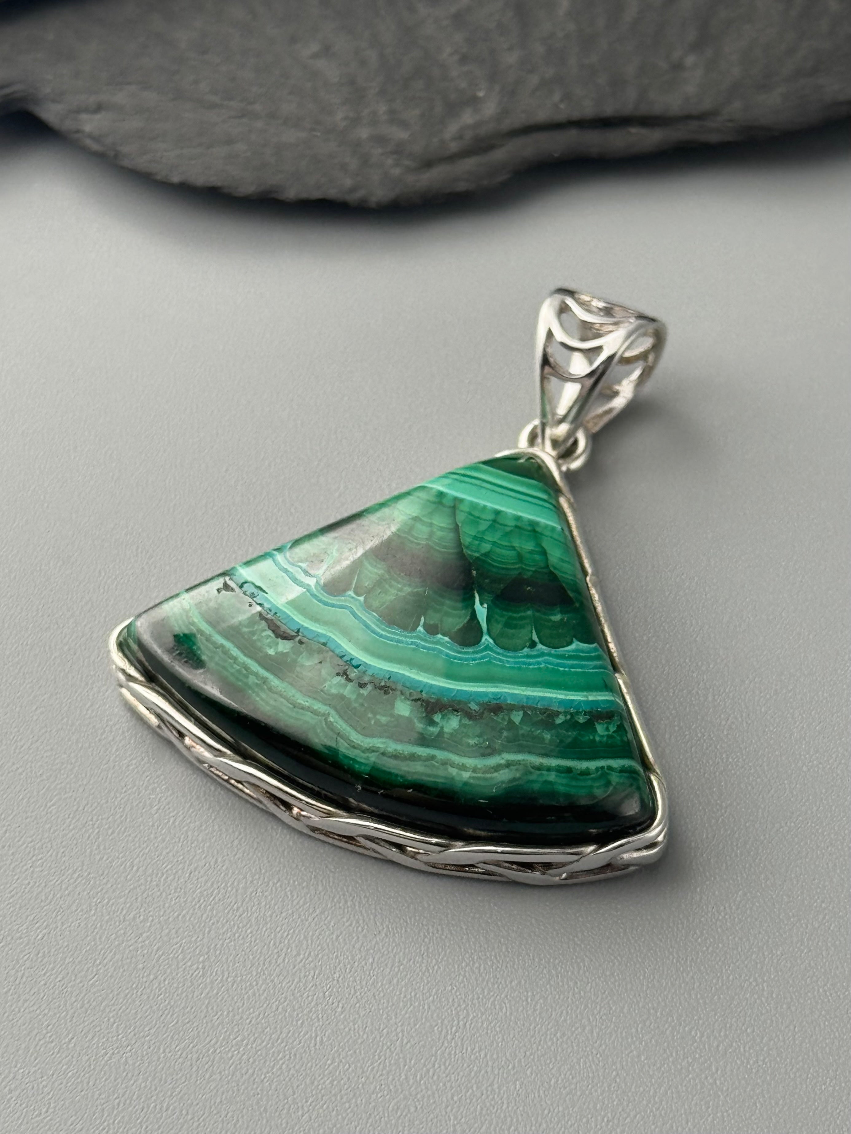 •MALACHITE CHRYSOCOLLA - ROUNDED TRIANGLE• braided bezel silver pendant