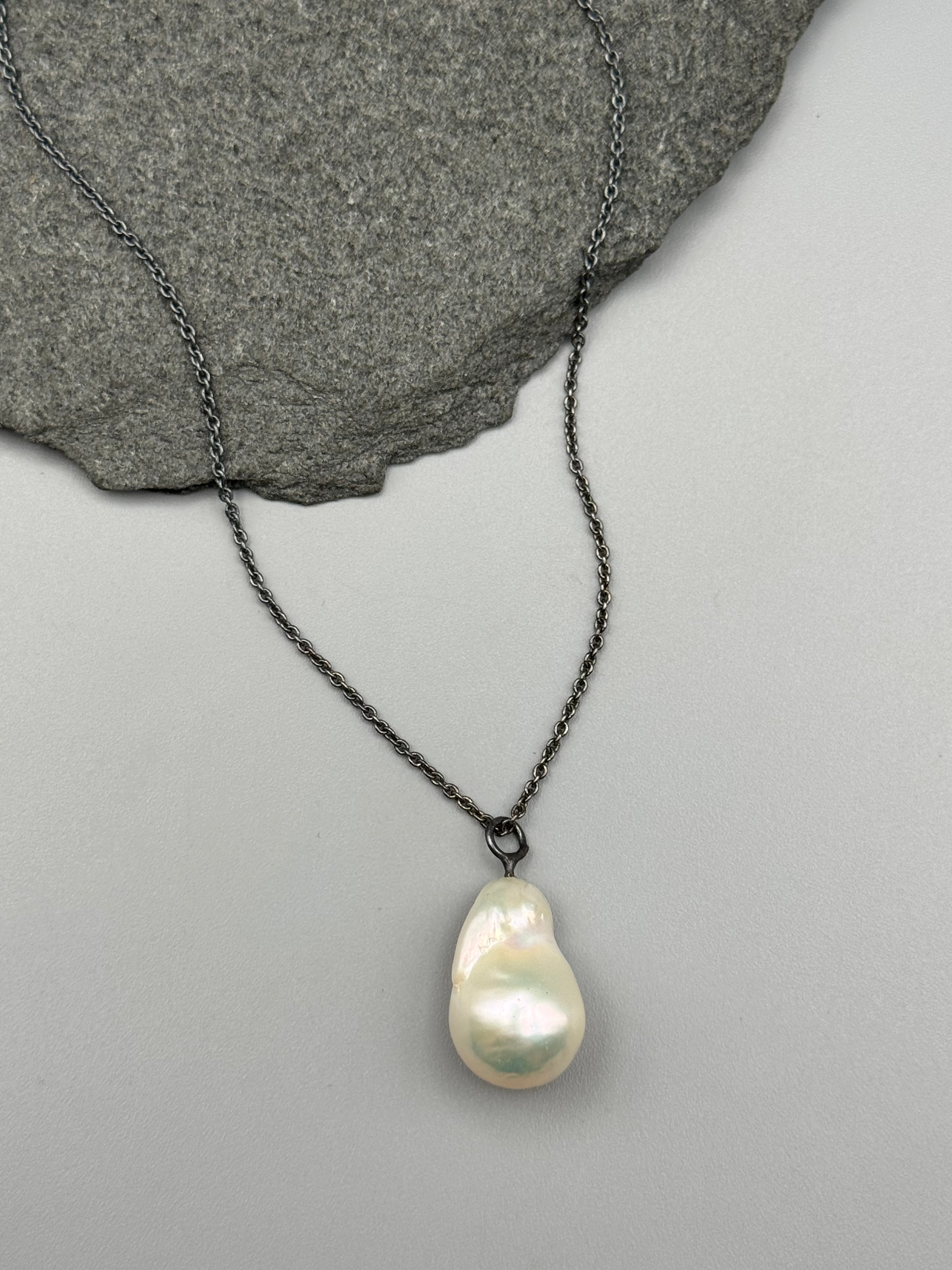•PEARL DROP• silver necklace (18" long)