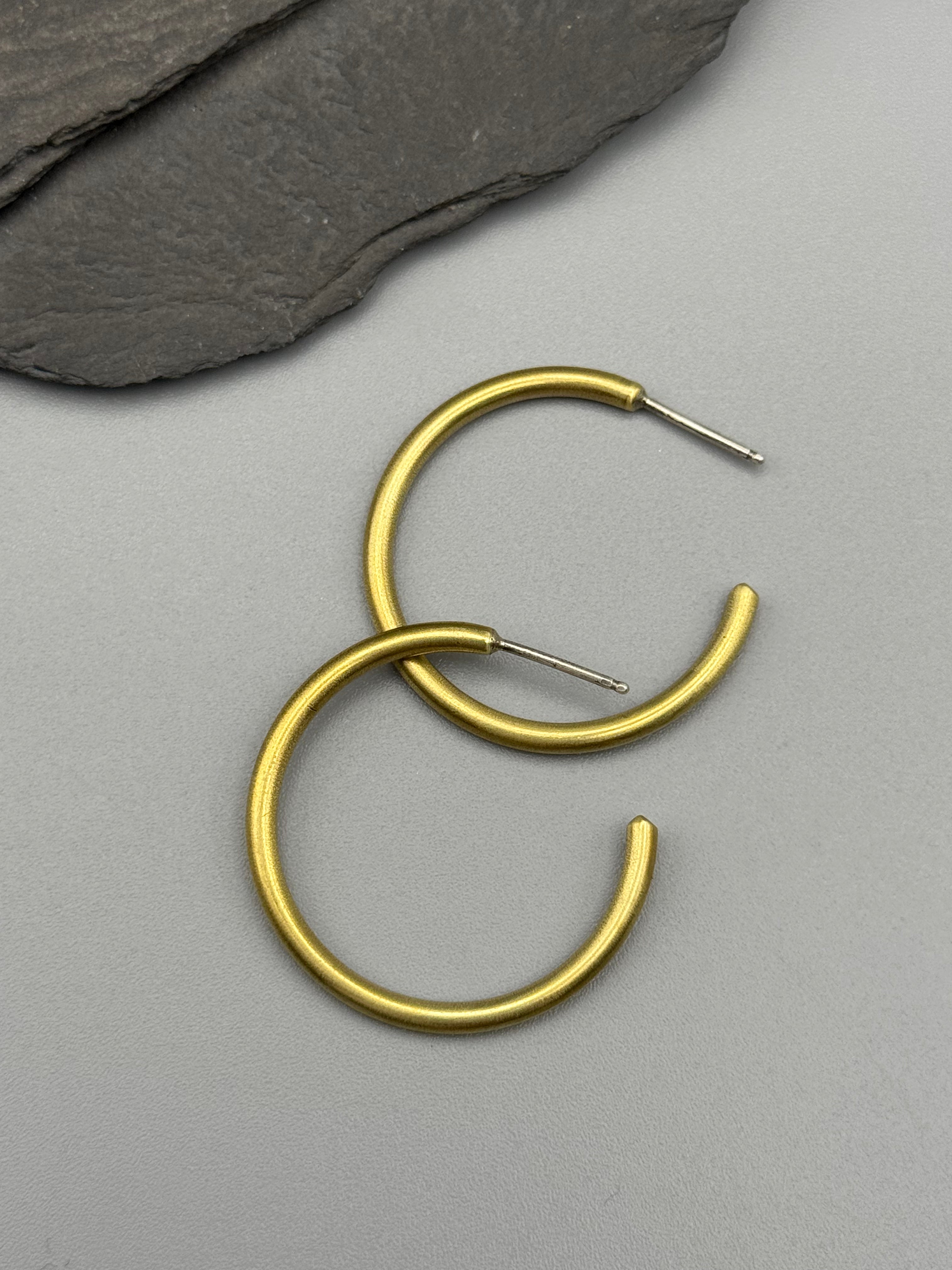 •SIMPLE - MEDIUM• brass hoop earrings