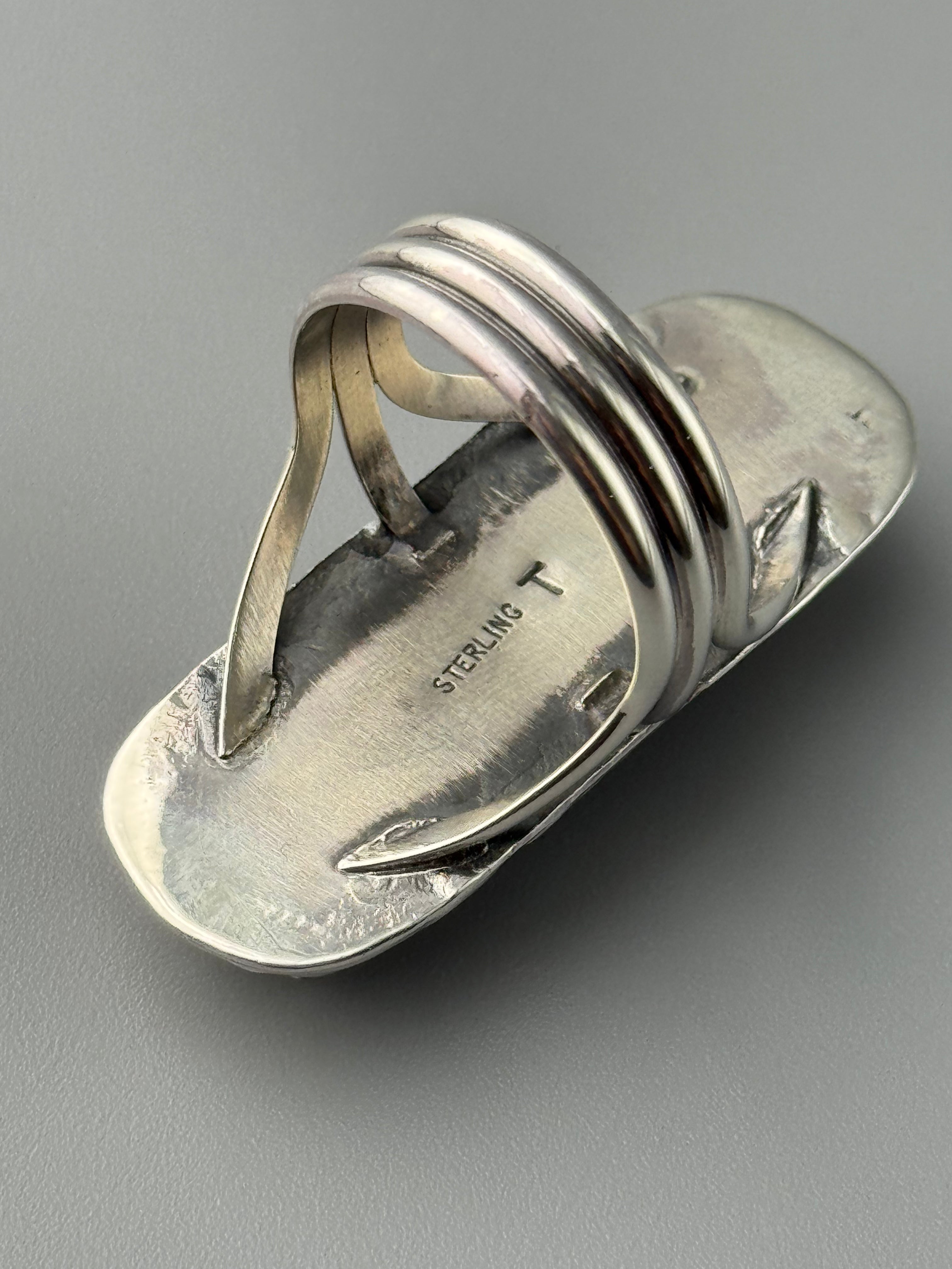 •WHITE BUFFALO TURQUOISE - AZHÍ• Navajo silver ring (size 10)