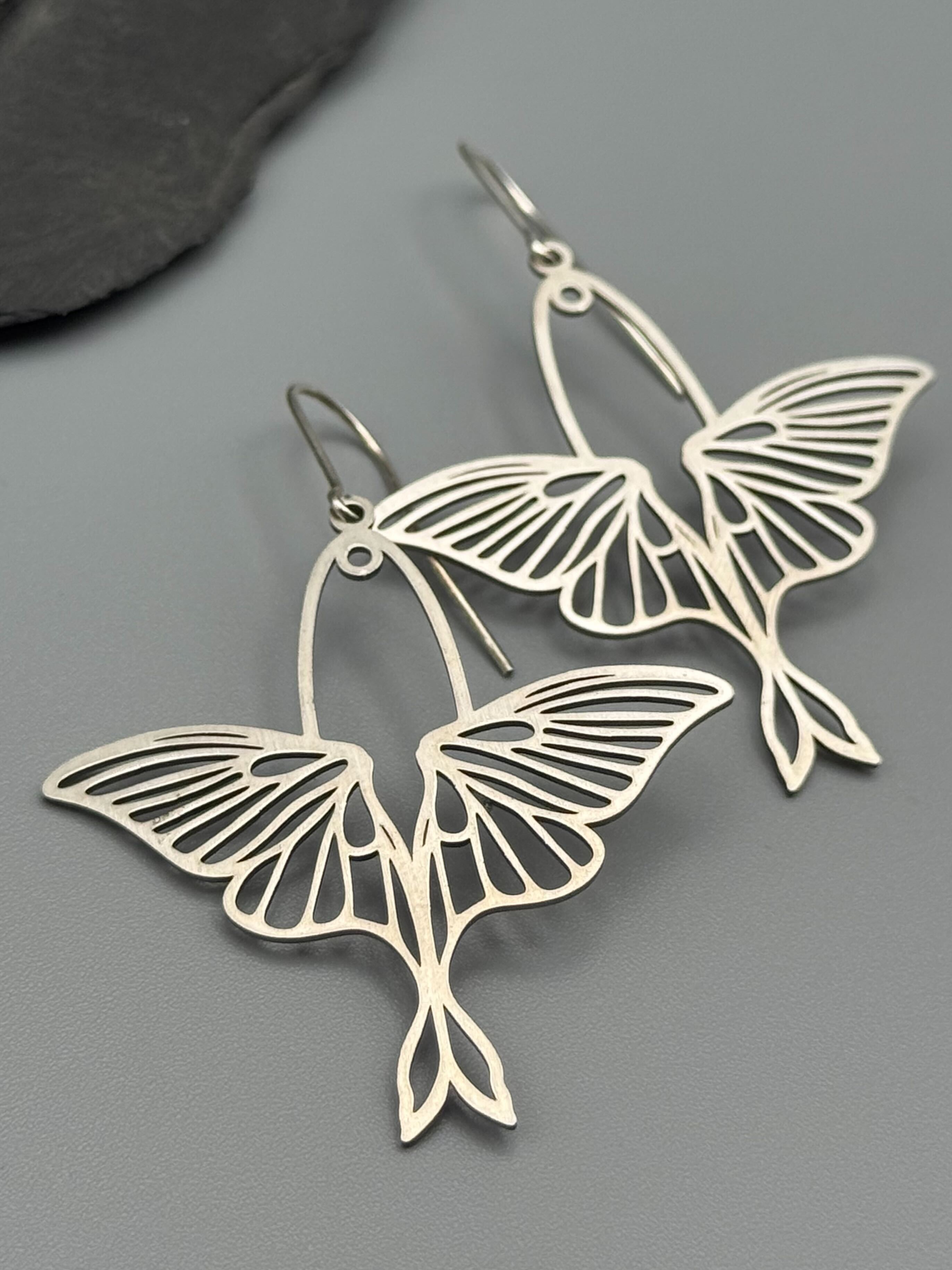 •ACTIAS• silver dangle earrings