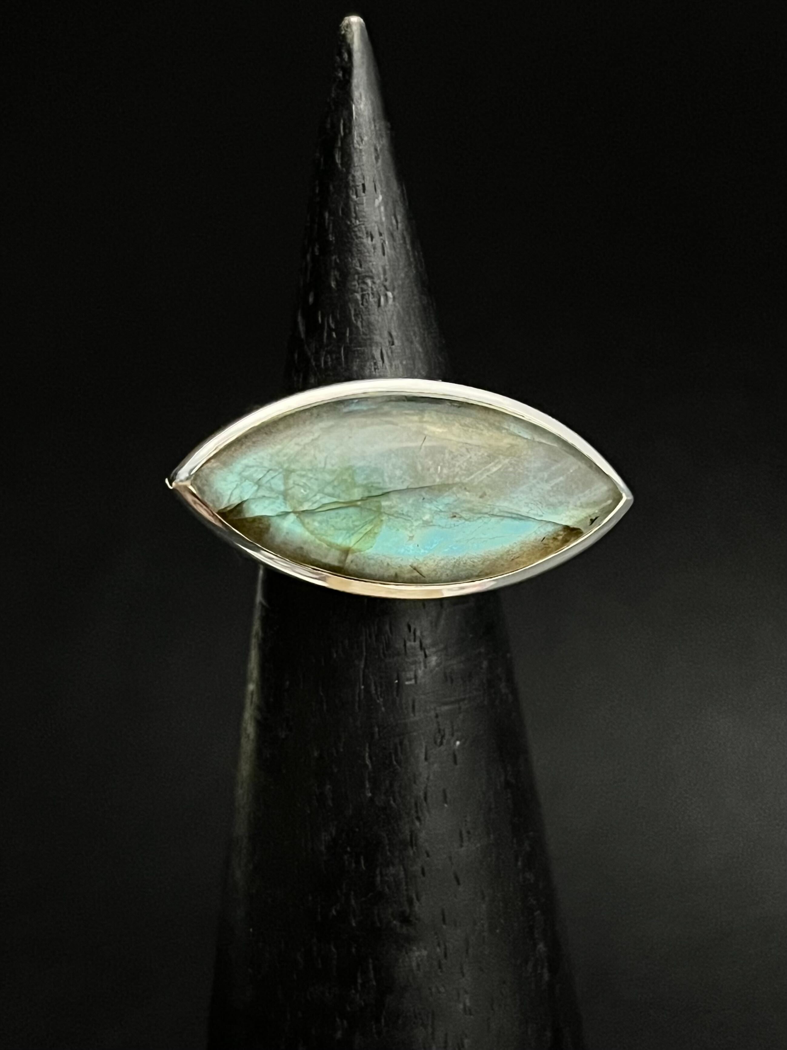 •HORIZONTAL MARQUISE• labradorite + silver ring - size 6