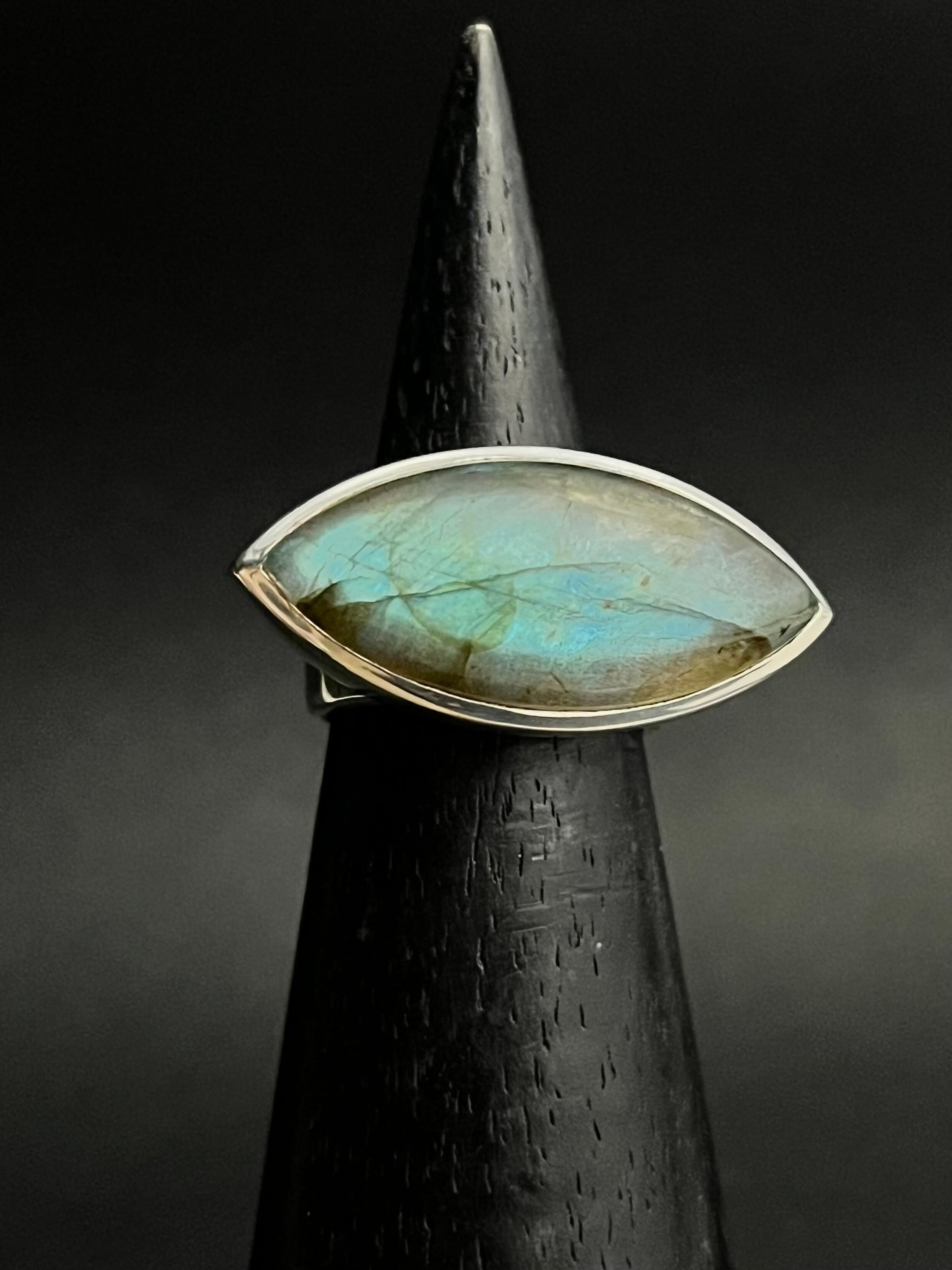 •HORIZONTAL MARQUISE• labradorite + silver ring - size 6