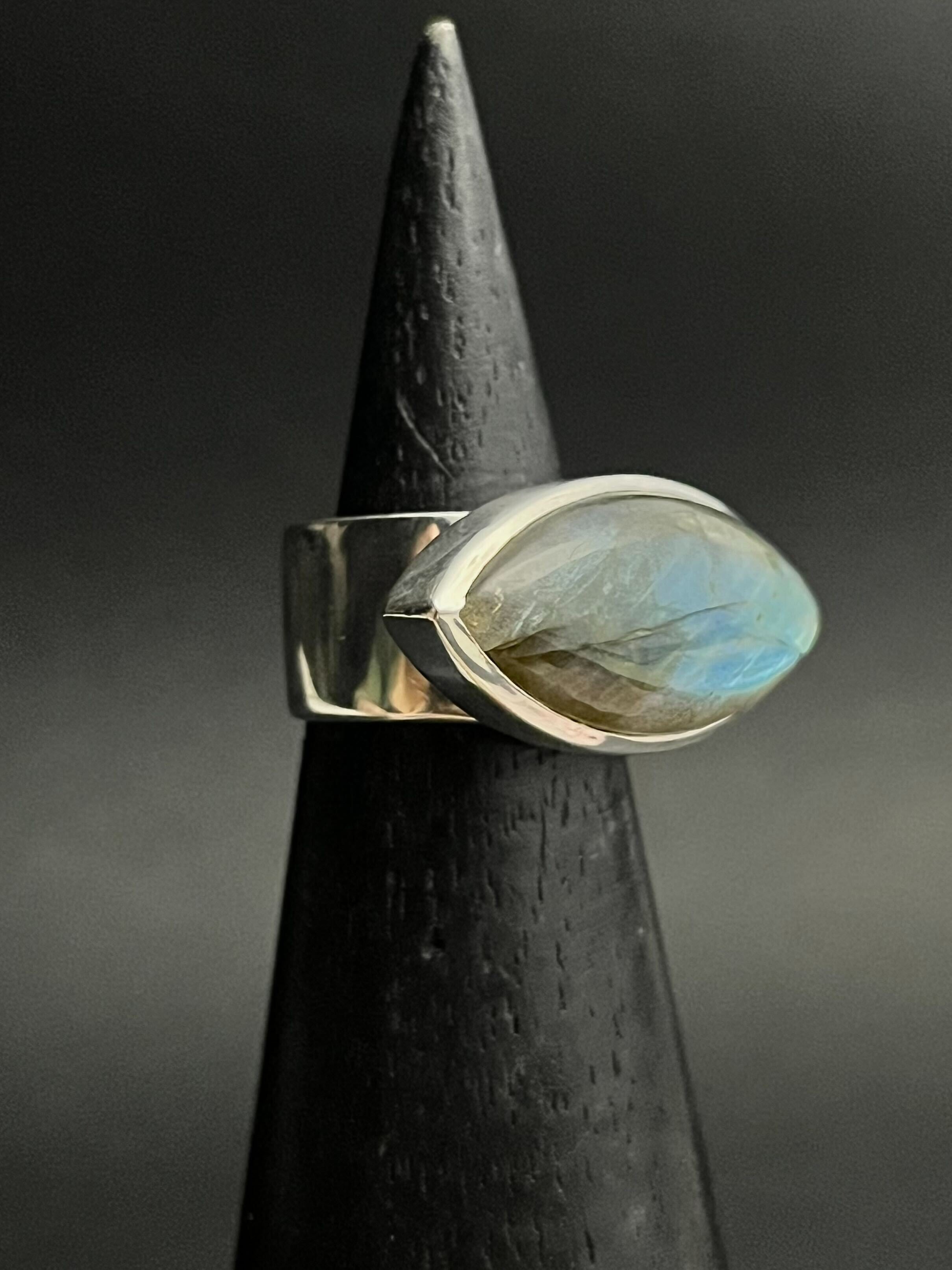 •HORIZONTAL MARQUISE• labradorite + silver ring - size 6