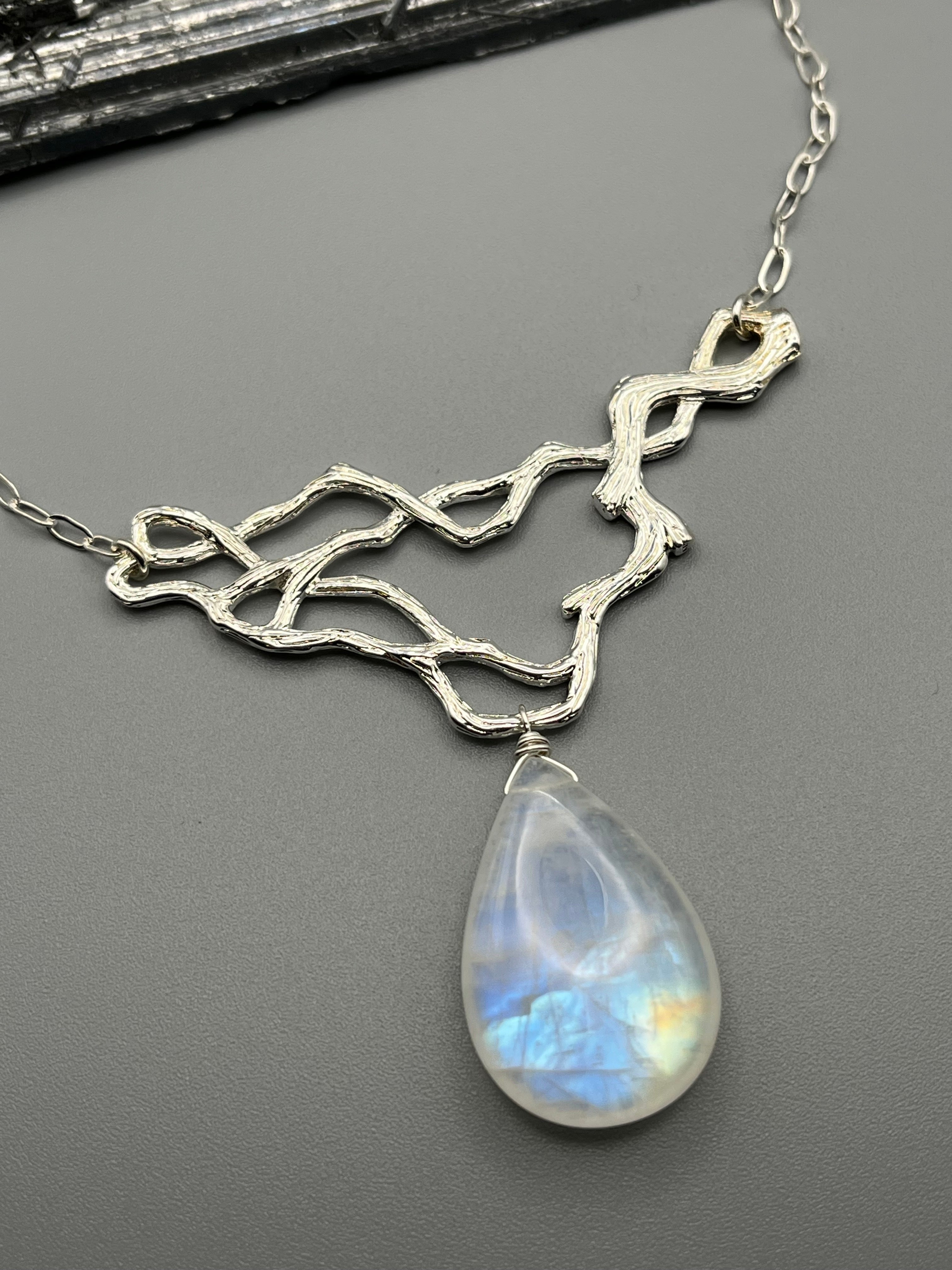 •TSIN• rainbow moonstone + sterling silver necklace (16"-18" long)